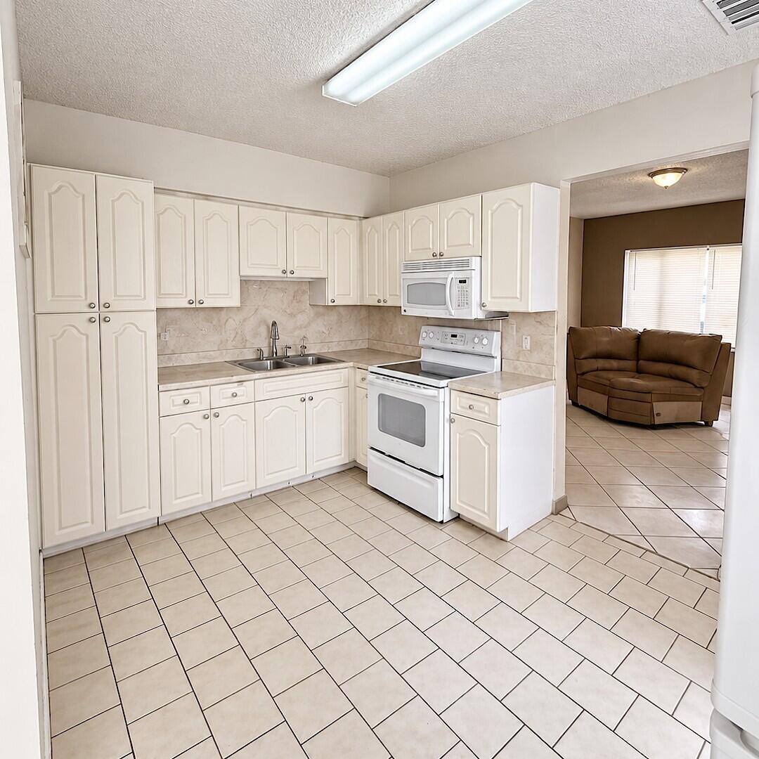 915 RUTLAND Street, Opa-Locka FL 33054 photo 4