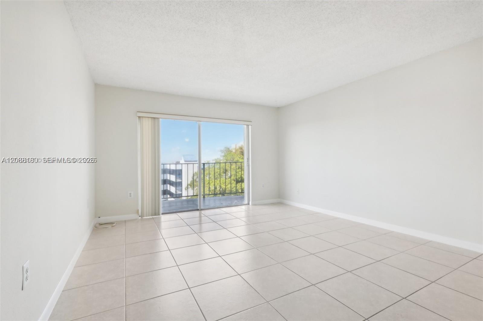9360 Fontainebleau Blvd # 612, Miami FL 33172 photo 4