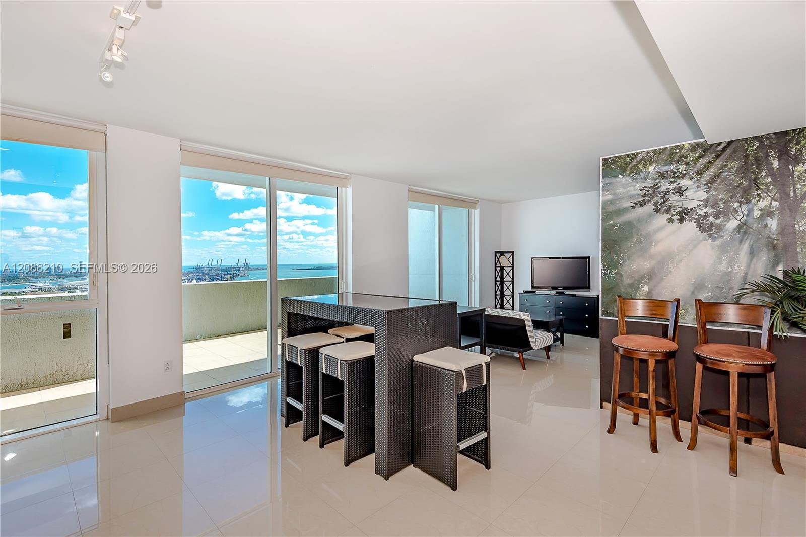 253 NE 2nd St # 3105, Miami FL 33132 photo 2