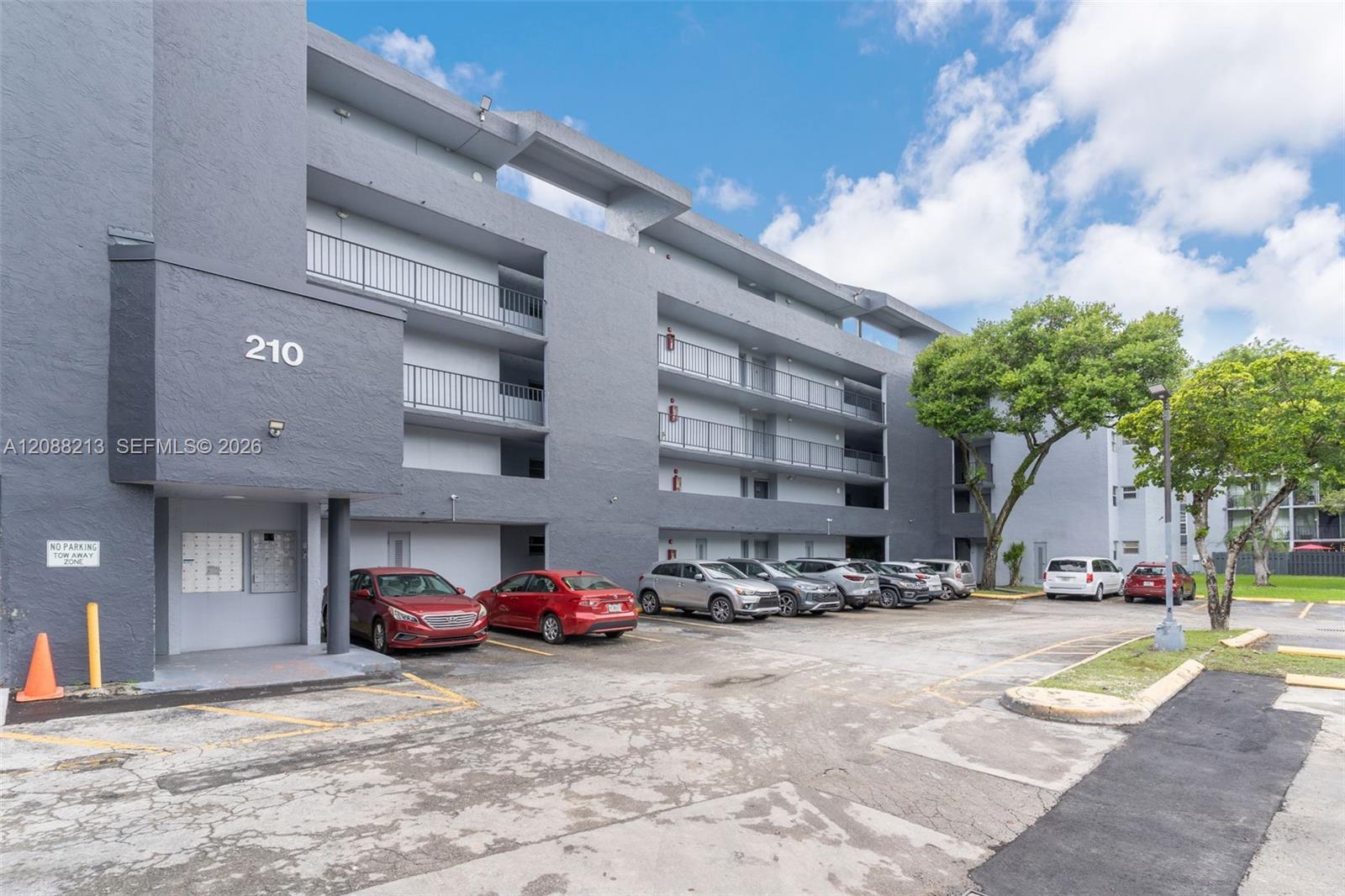 210 Fontainebleau Blvd # 410, Miami FL 33172