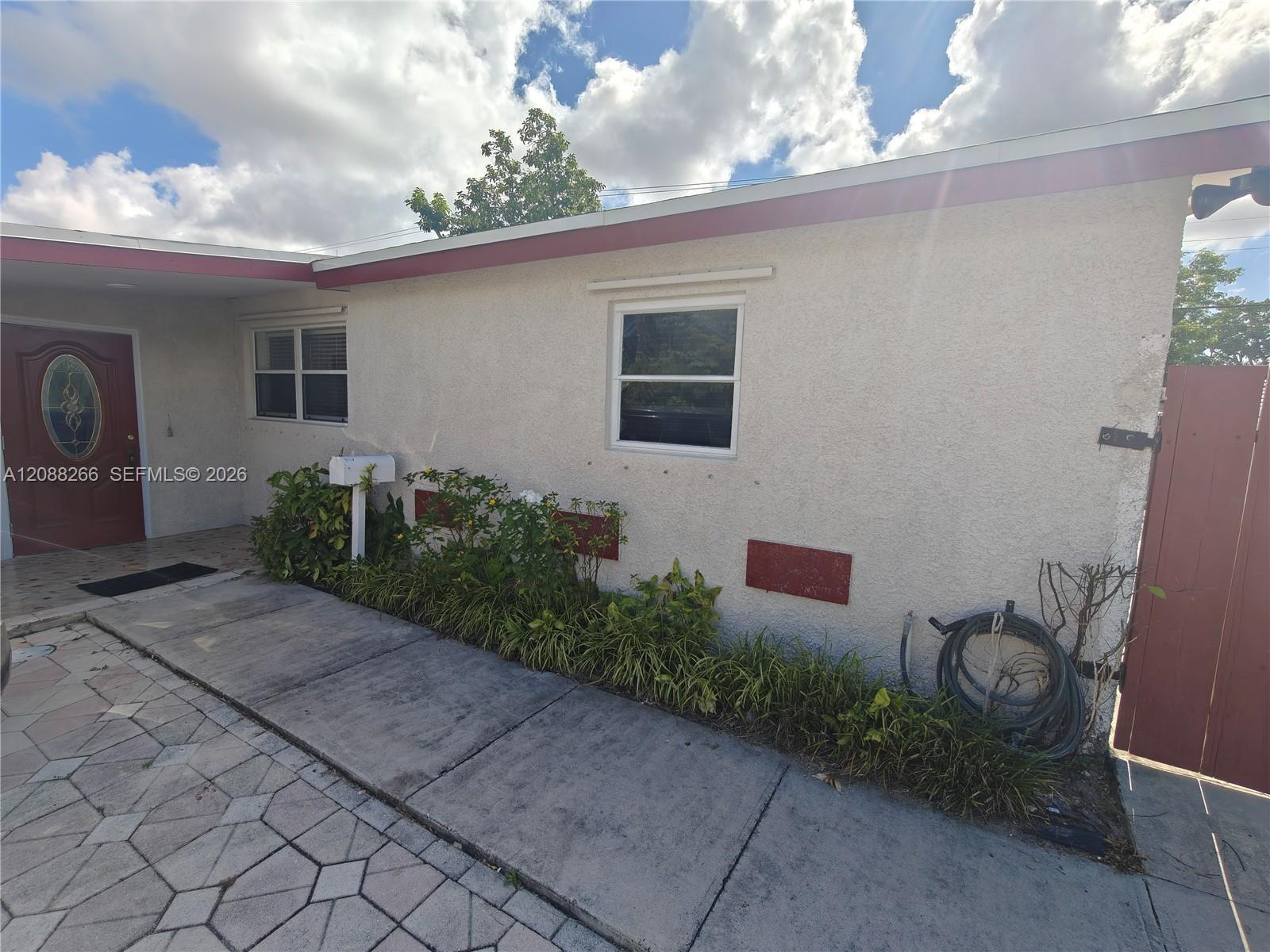 801 N 70th Ave, Hollywood FL 33024 photo 4