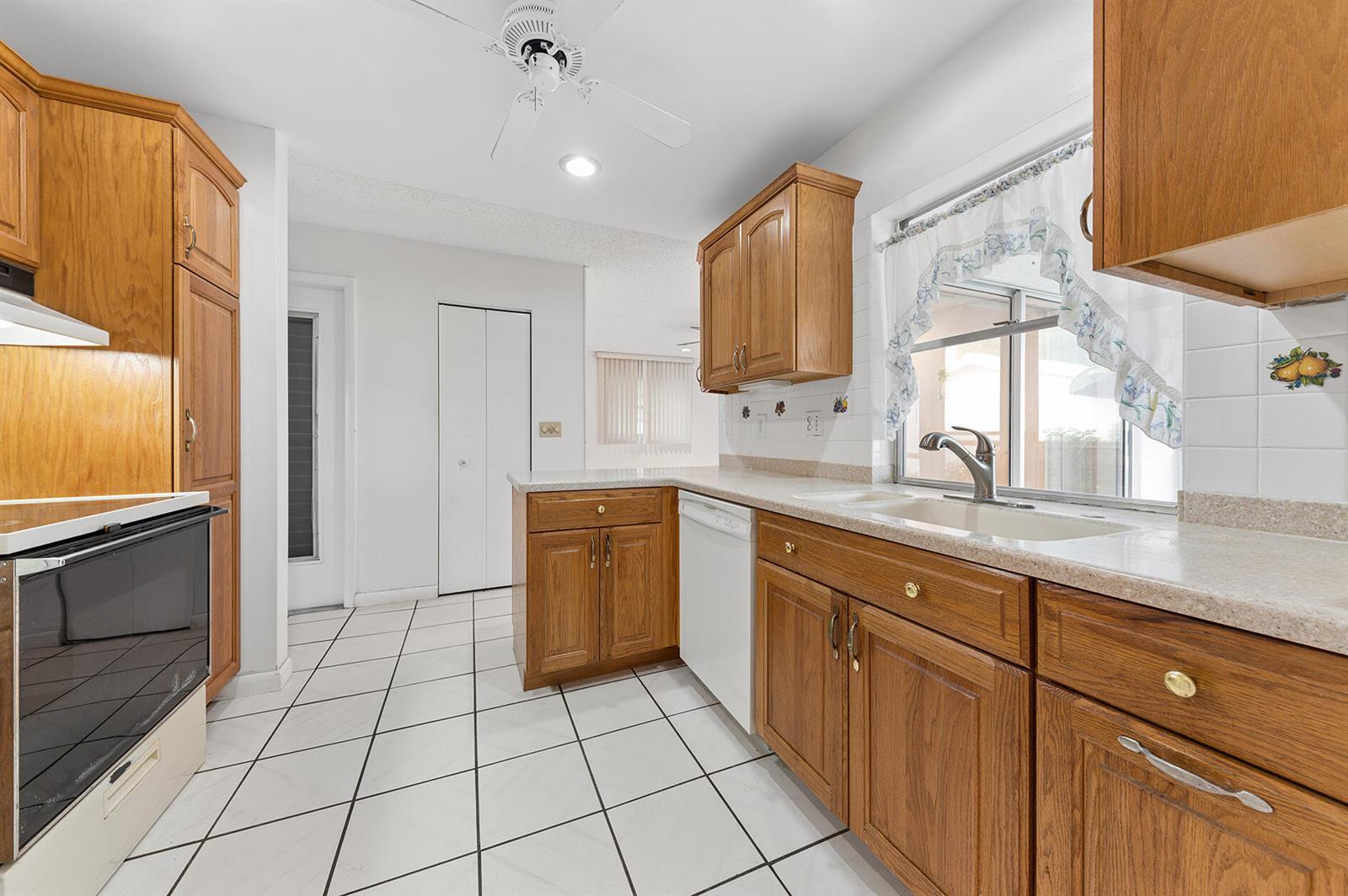 2070 SW 13TH Terrace, Boynton Beach FL 33426 photo 4