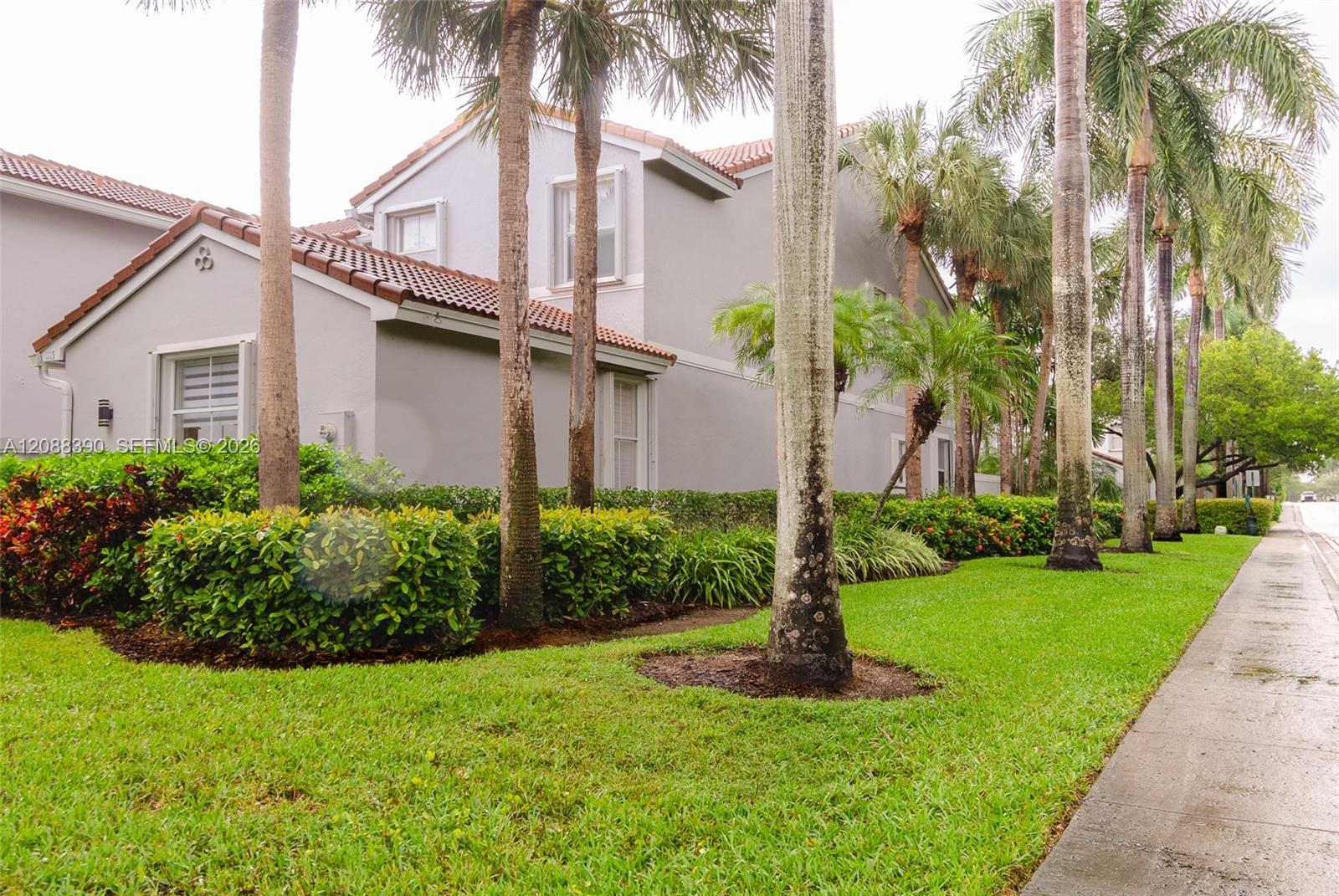 1115 Cherrypalm, Hollywood FL 33019 photo 2