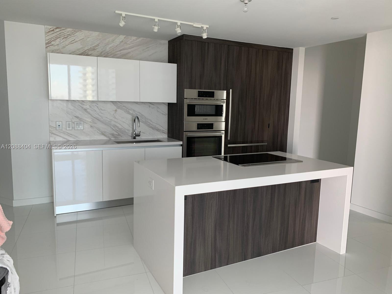 851 NE 1st Ave # 1403, Miami FL 33132 photo 3