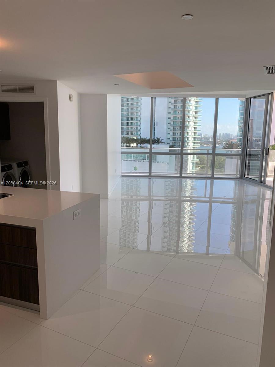 851 NE 1st Ave # 1403, Miami FL 33132 photo 4