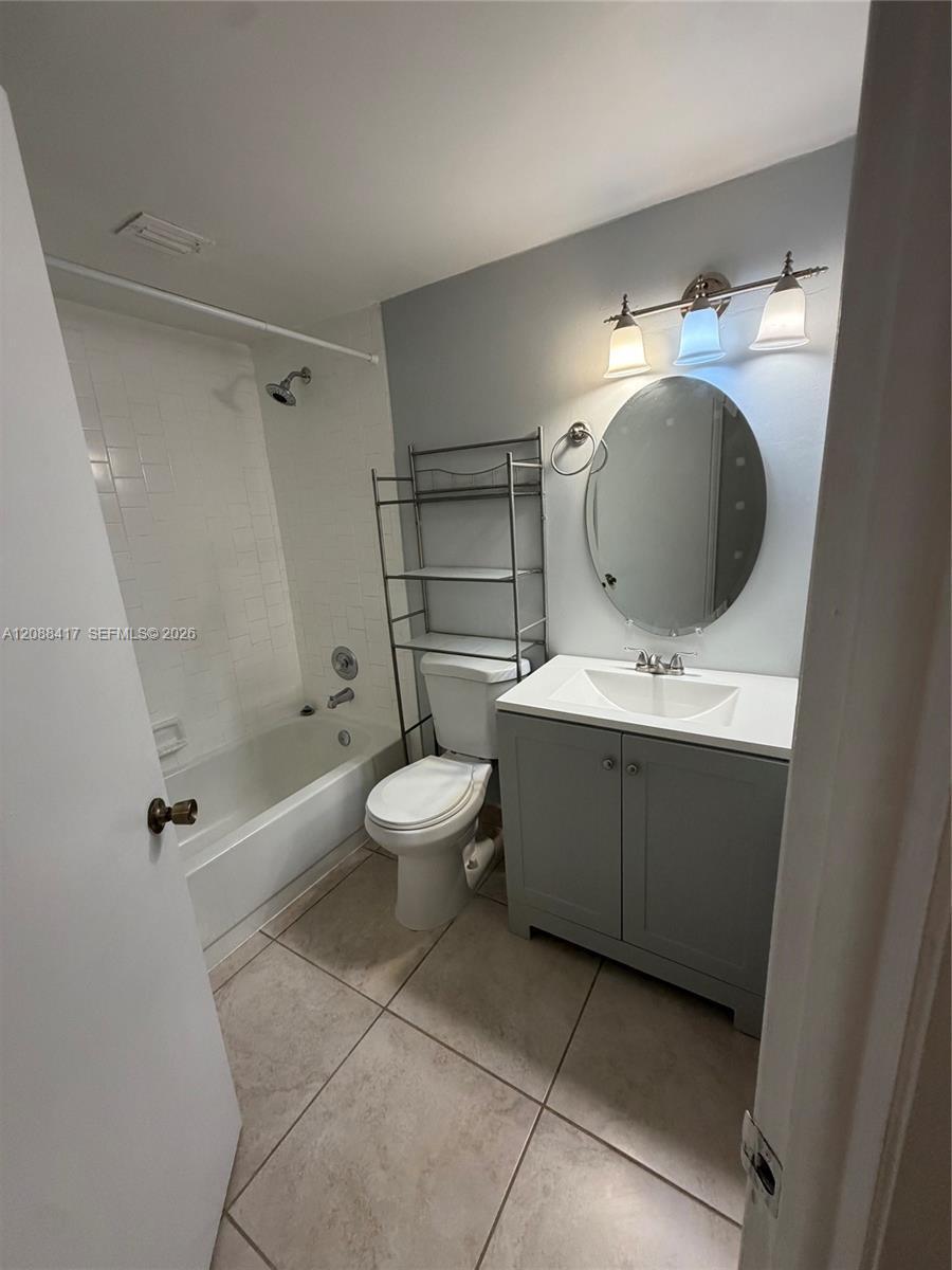 8290 Lake Dr # 540, Doral FL 33166 photo 2