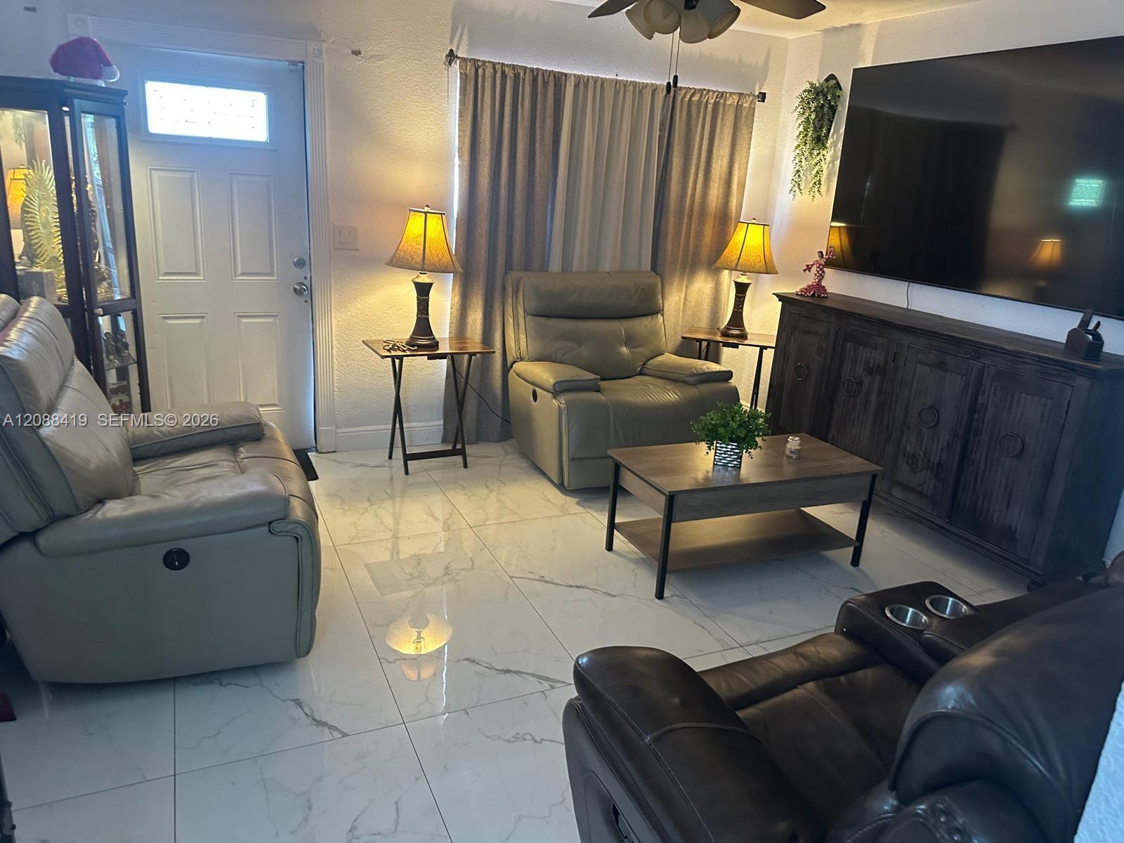 Hollywood, FL 33024 photo 5