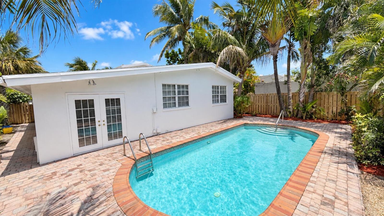 211 Dartmouth Drive, FL 33460 photo 2