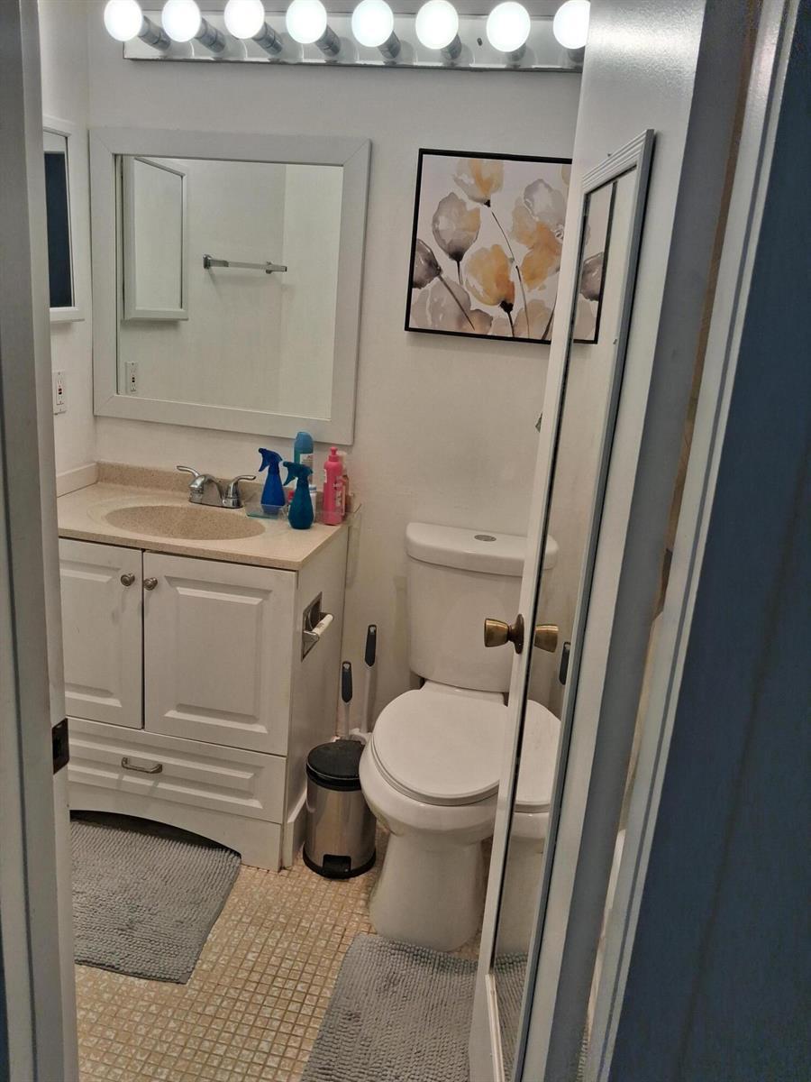 205 Fanshaw E, Boca Raton FL 33434 photo 2