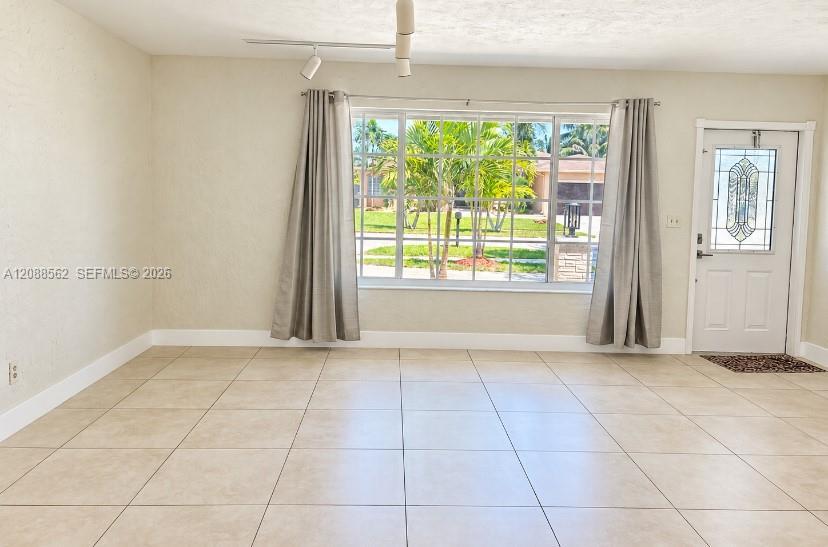 320 NW 93rd Ter, Pembroke Pines FL 33024 photo 2