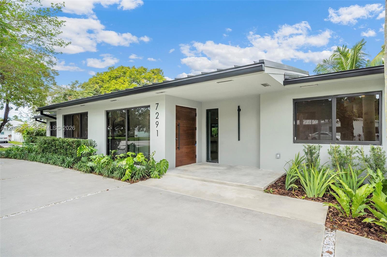 7291 SW 129th St, Pinecrest FL 33156 photo 2