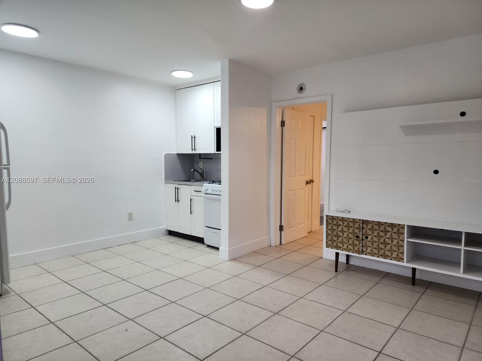 443 SW 4th Ave # 3, Miami FL 33130 photo 2