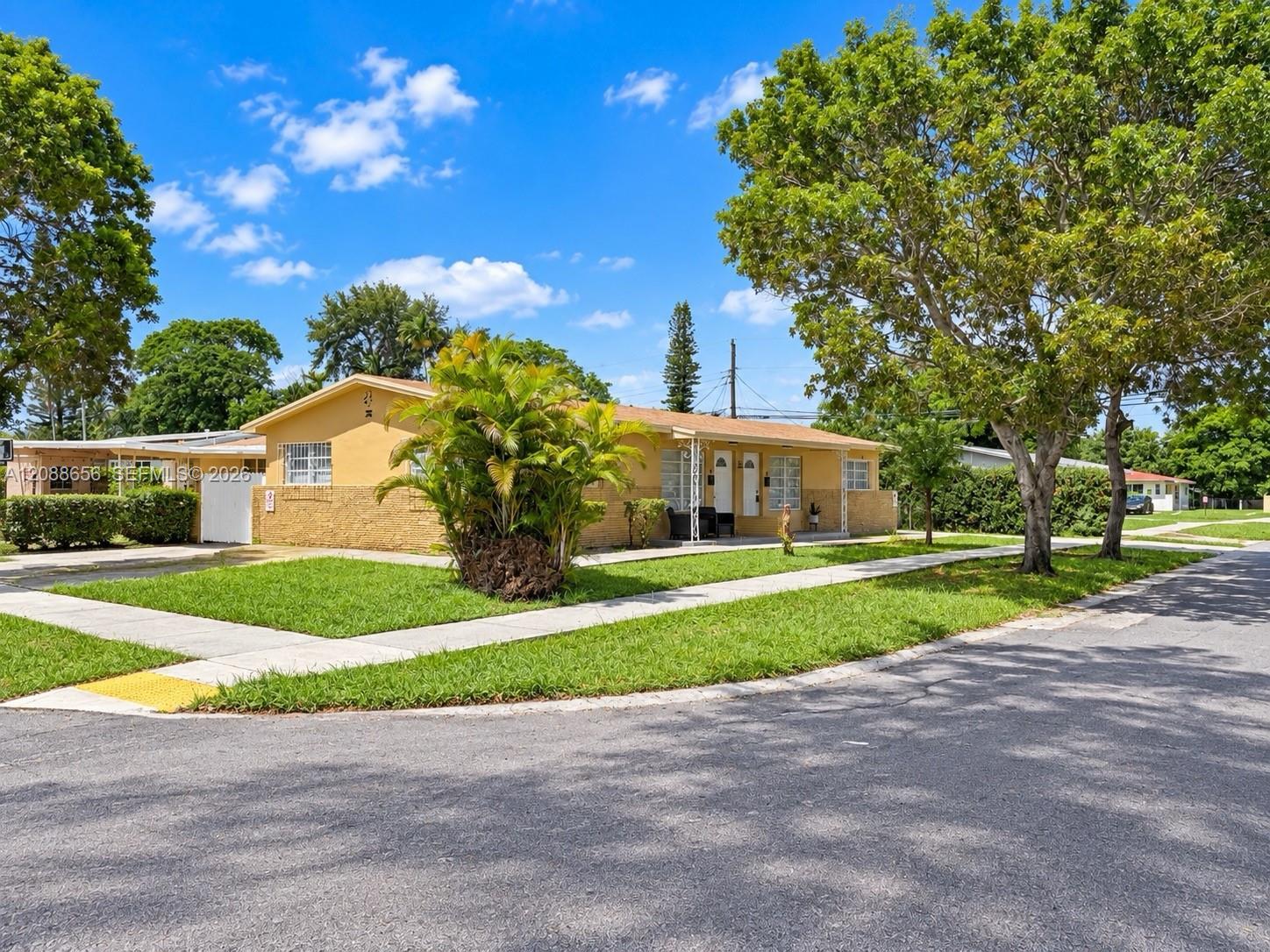 412 SW 10th St # n, Hallandale Beach FL 33009 photo 2