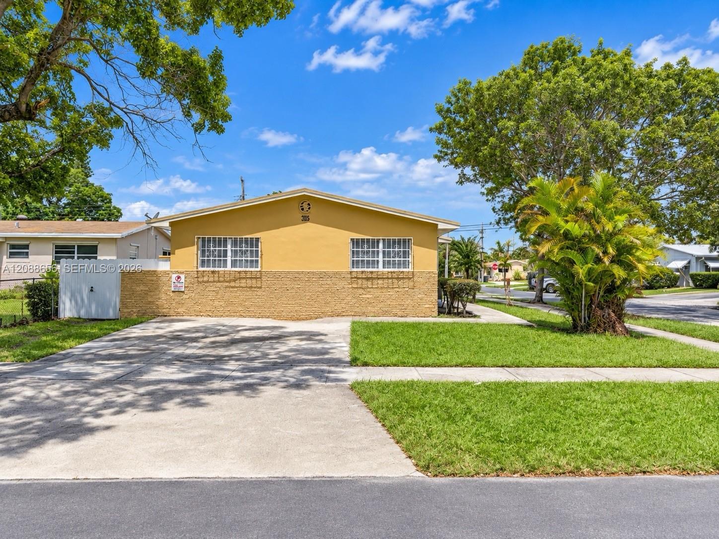 412 SW 10th St # n, Hallandale Beach FL 33009 photo 3