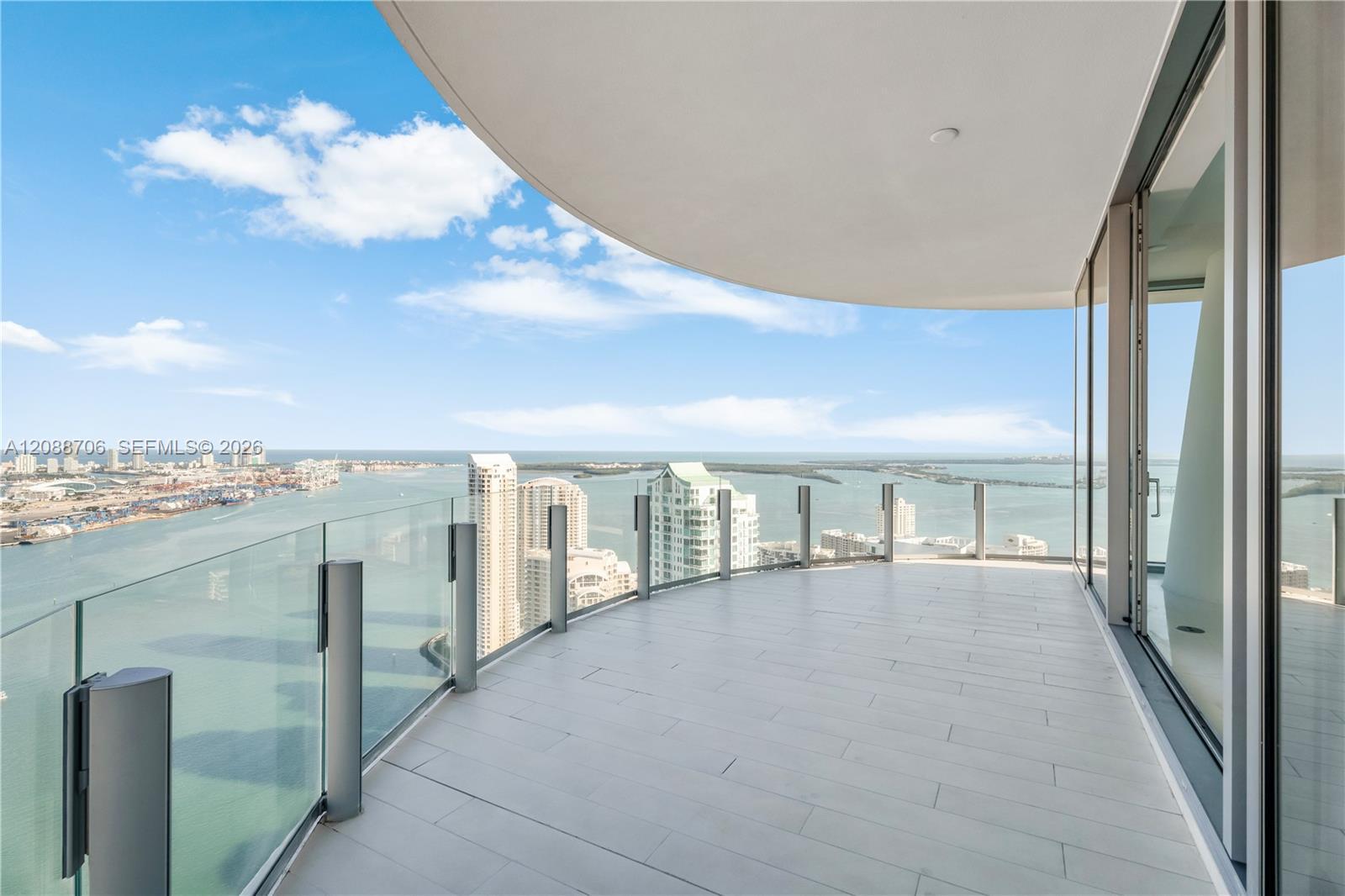 Miami, FL 33131 photo 2