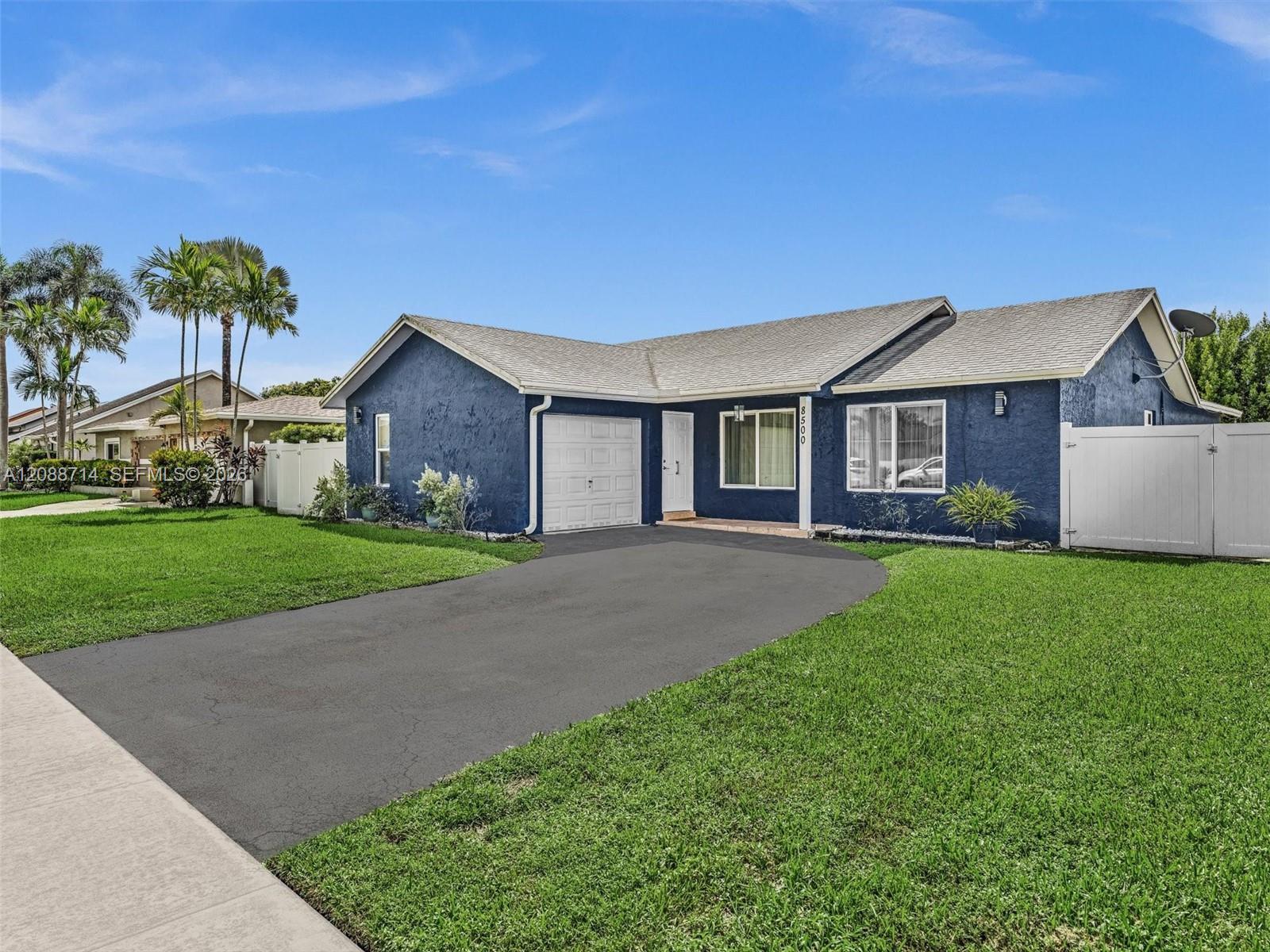 8500 NW 7th St, Pembroke Pines FL 33024 photo 2