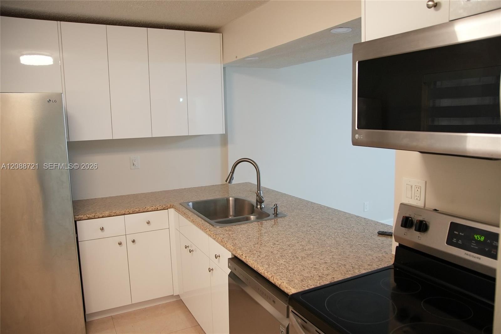 8635 NW 8th St # 103, Miami FL 33126 photo 4