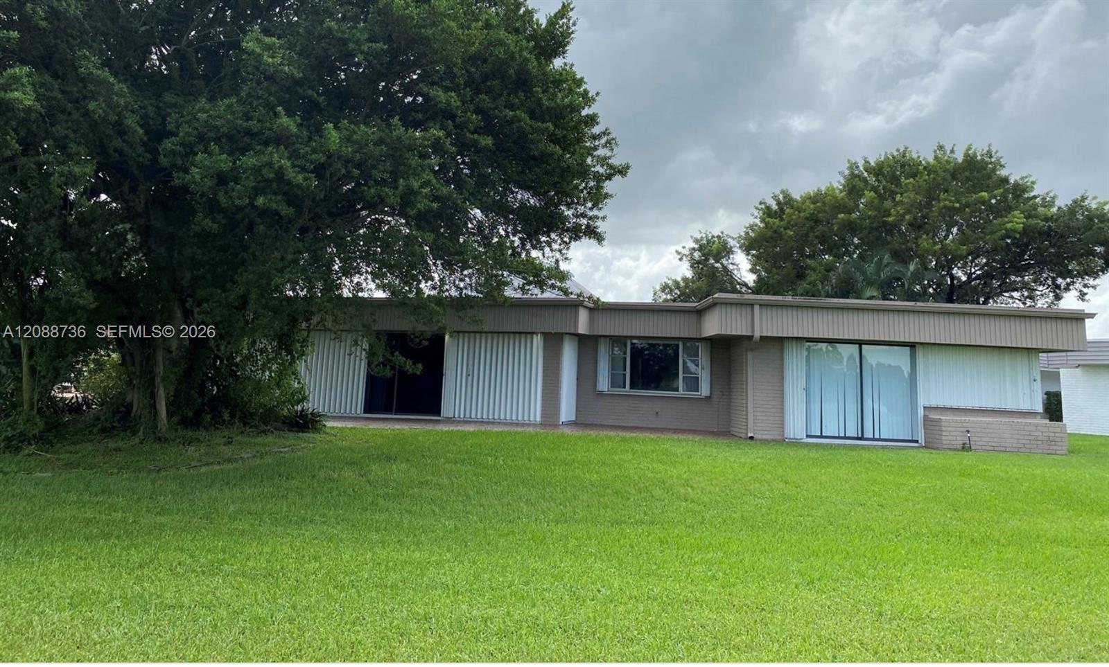 6105 Royal Poinciana Ln, Tamarac FL 33319 photo 2