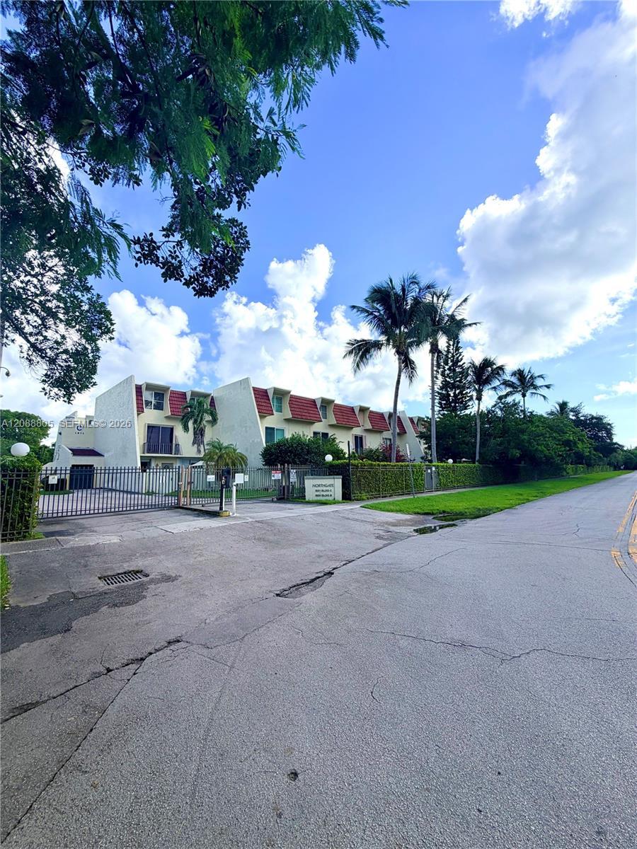 1655 NE 115th St # 11B, Miami FL 33181