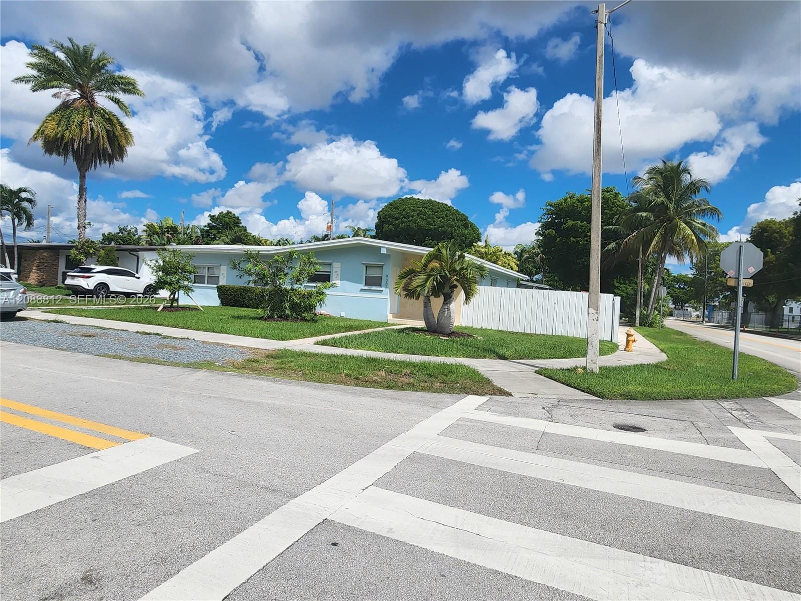 9301 SW 54th St, Miami FL 33165 photo 2