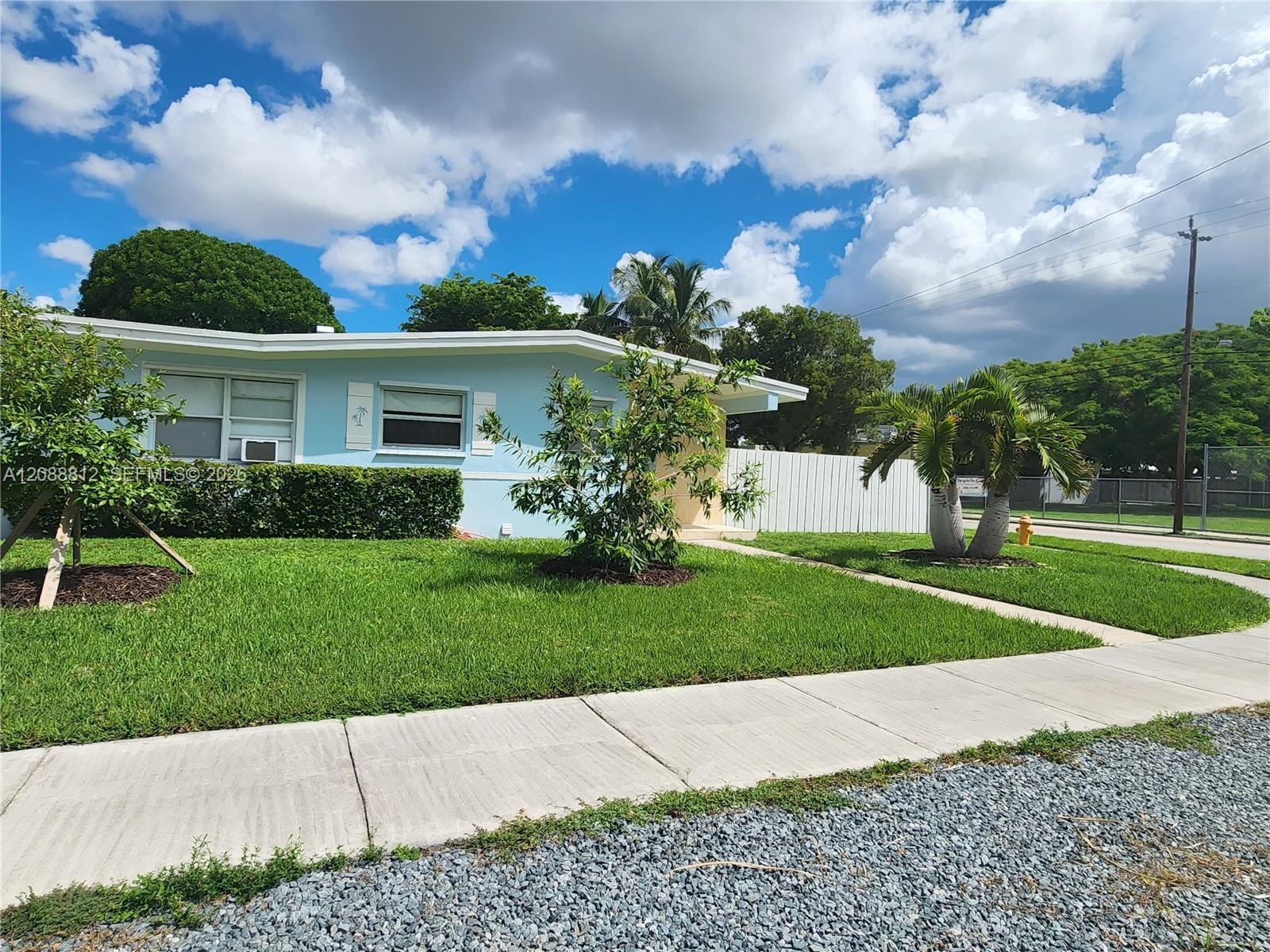 9301 SW 54th St, Miami FL 33165