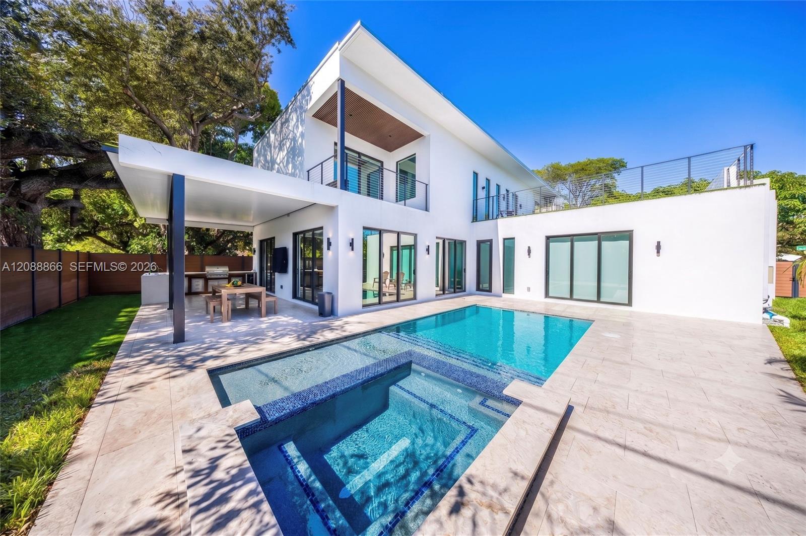 300 NE 48th St, Miami FL 33137