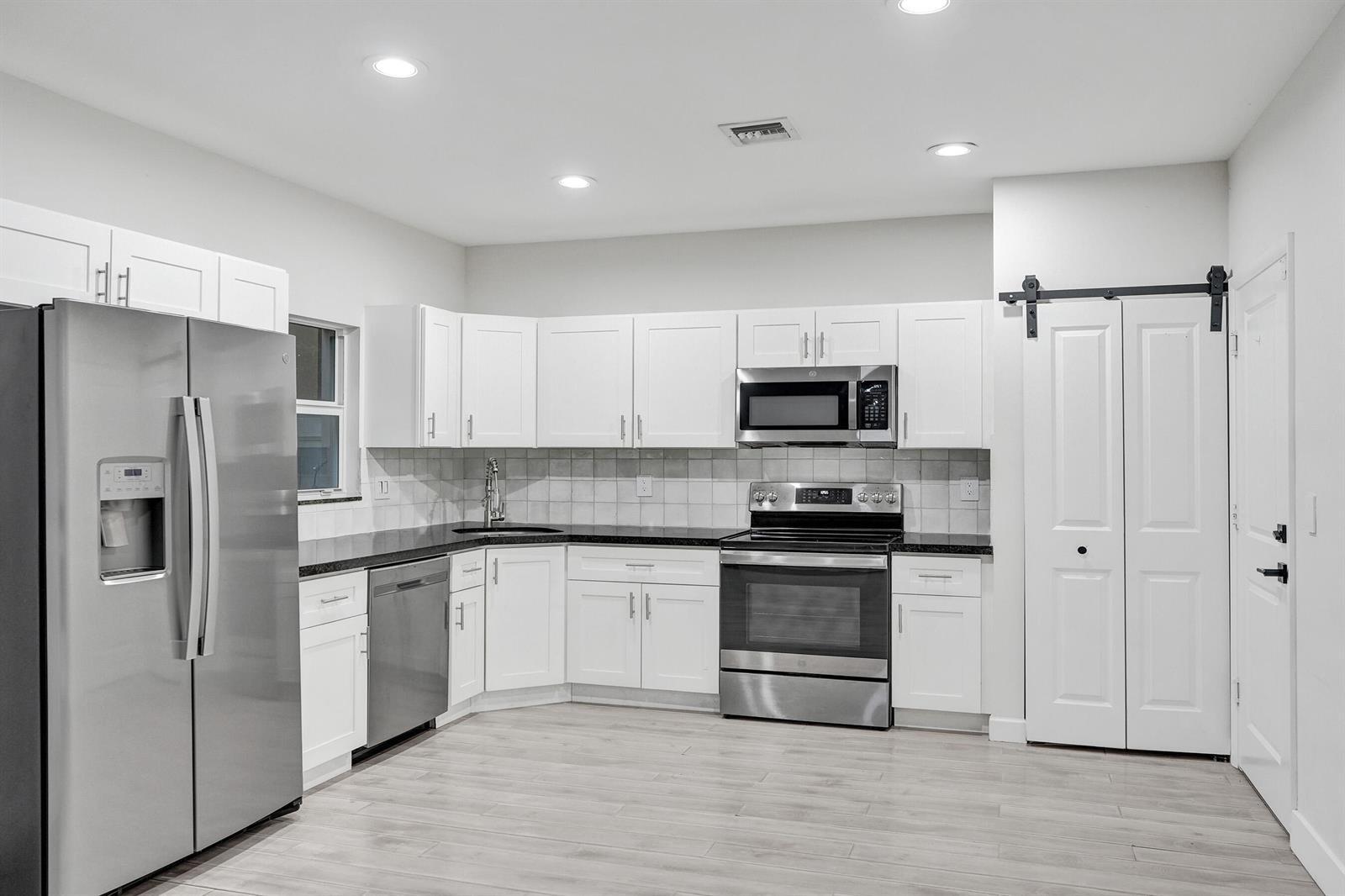 1035 NW 2ND Avenue, Fort Lauderdale FL 33311 photo 2