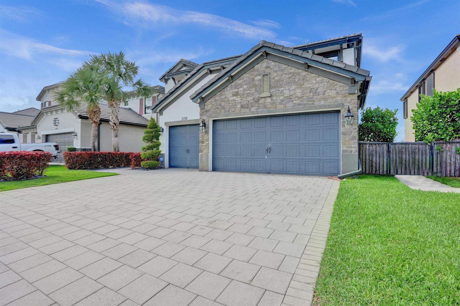 5716 Sandbirch Way, Lake Worth FL 33463 photo 2