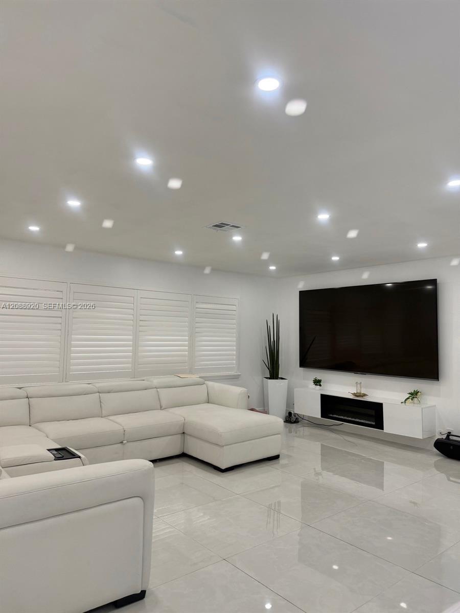 1401 NW 122nd Ave, Pembroke Pines FL 33026 photo 4