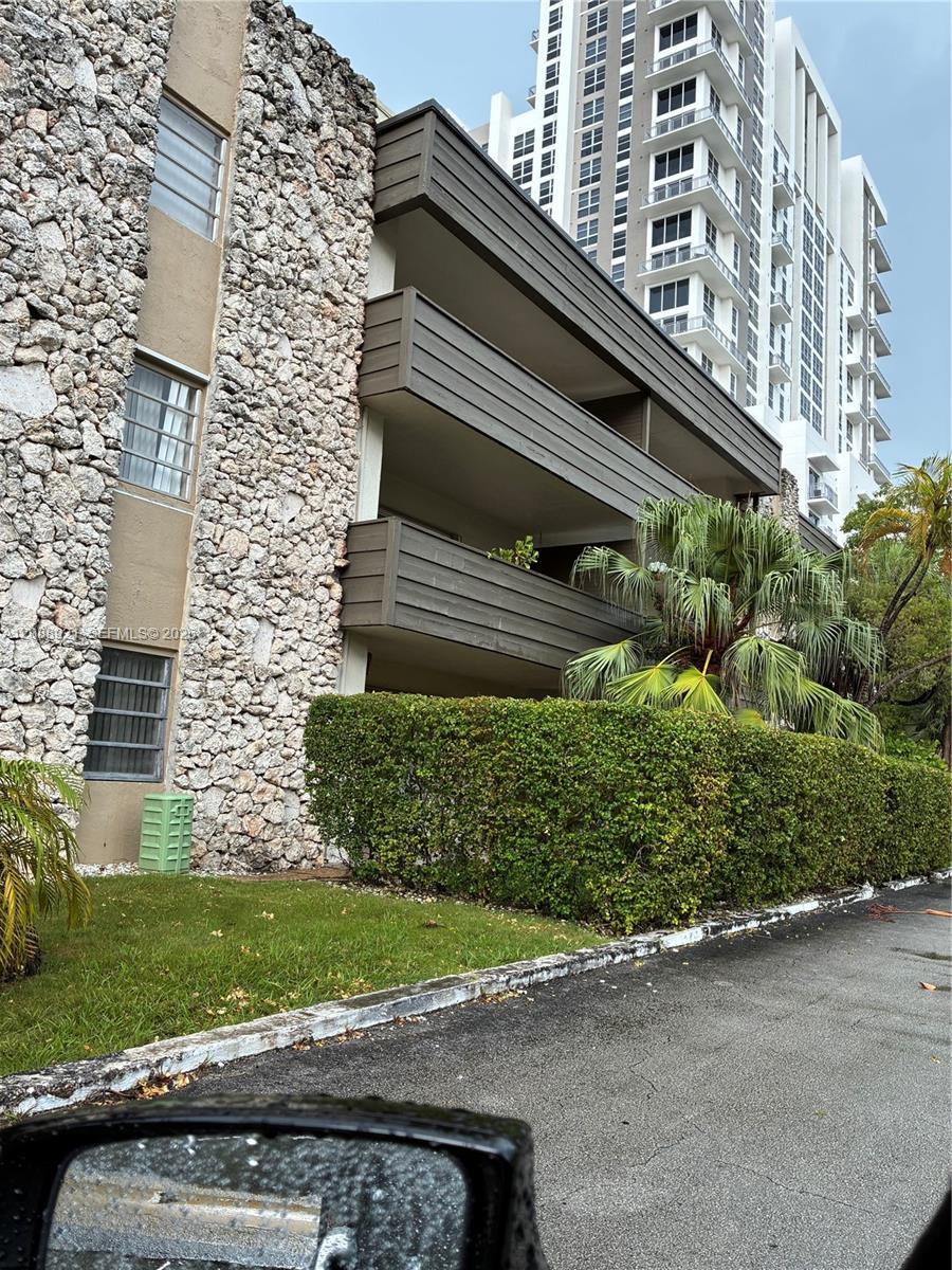 8325 SW 72nd Ave # 305C, Miami FL 33143