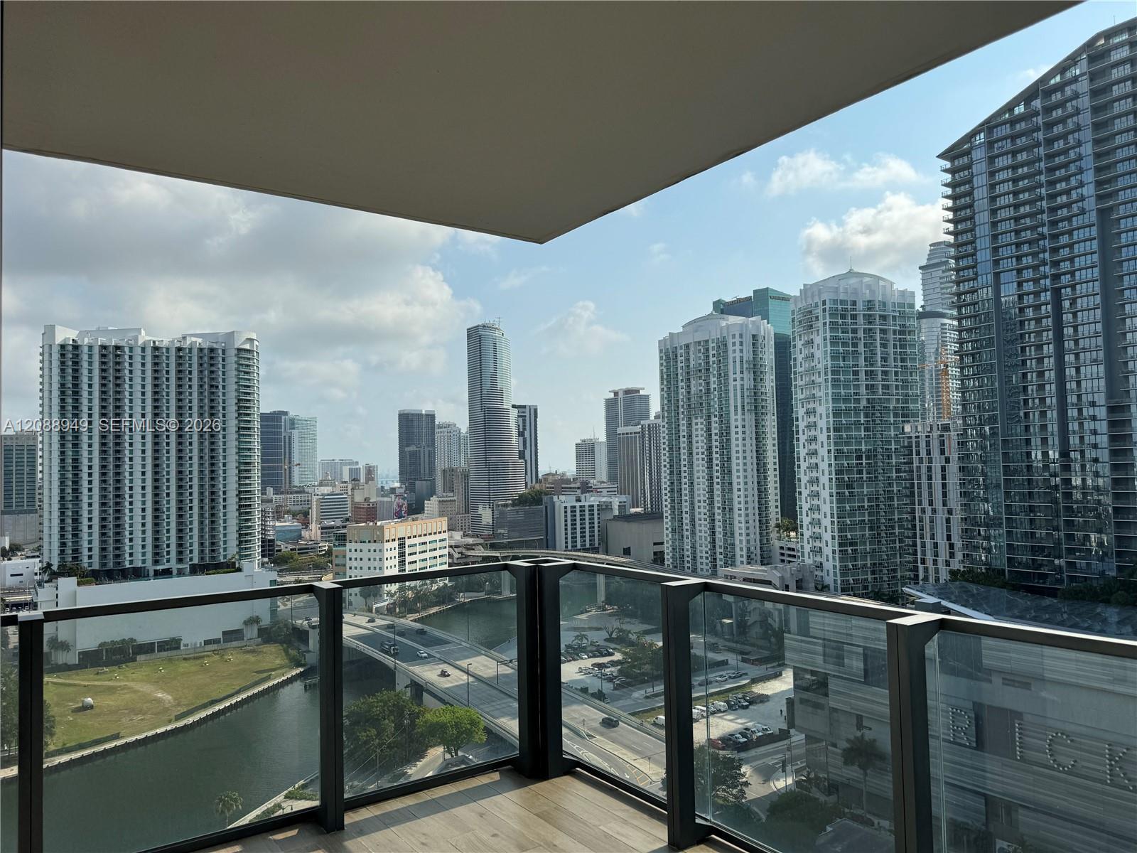 88 SW 7th St # 1711, Miami FL 33130