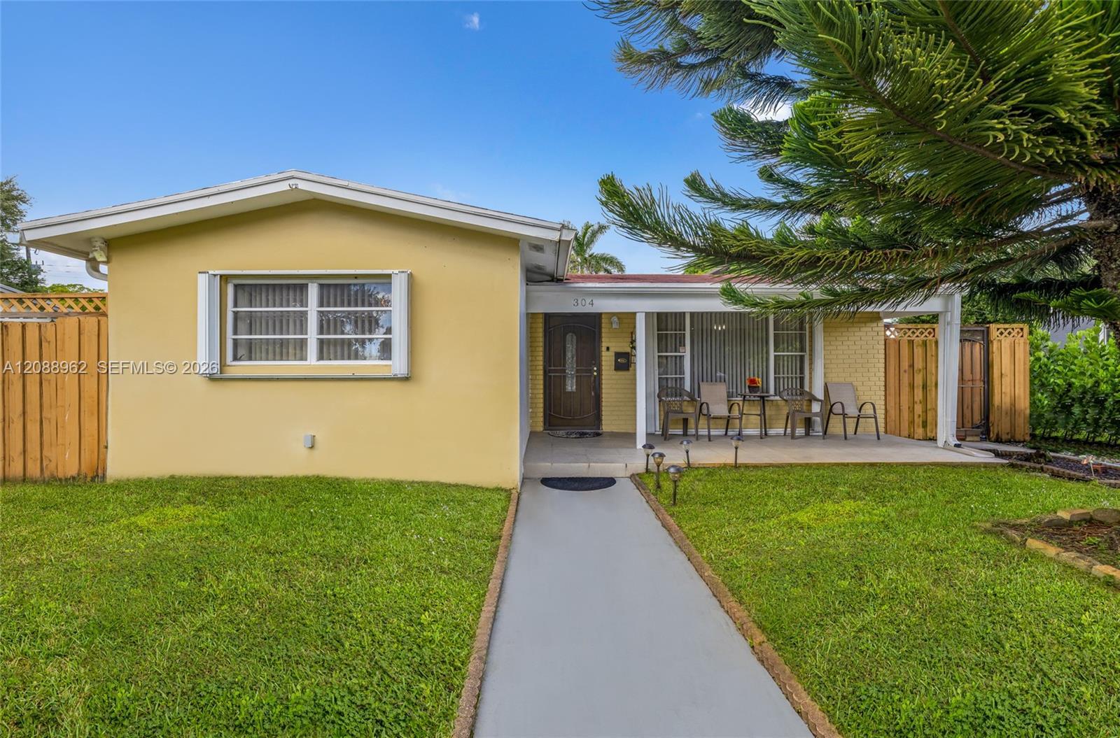 304 SW 68th Ave, Pembroke Pines FL 33023 photo 2