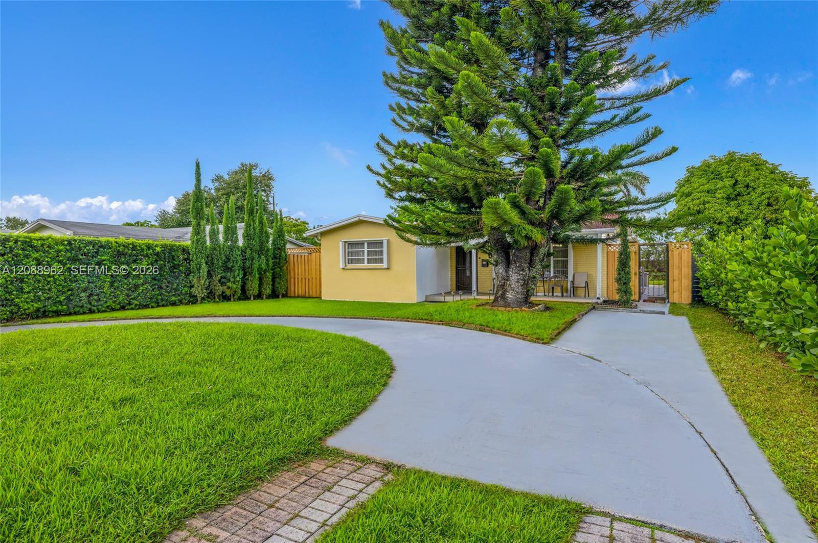 304 SW 68th Ave, Pembroke Pines FL 33023 photo 3