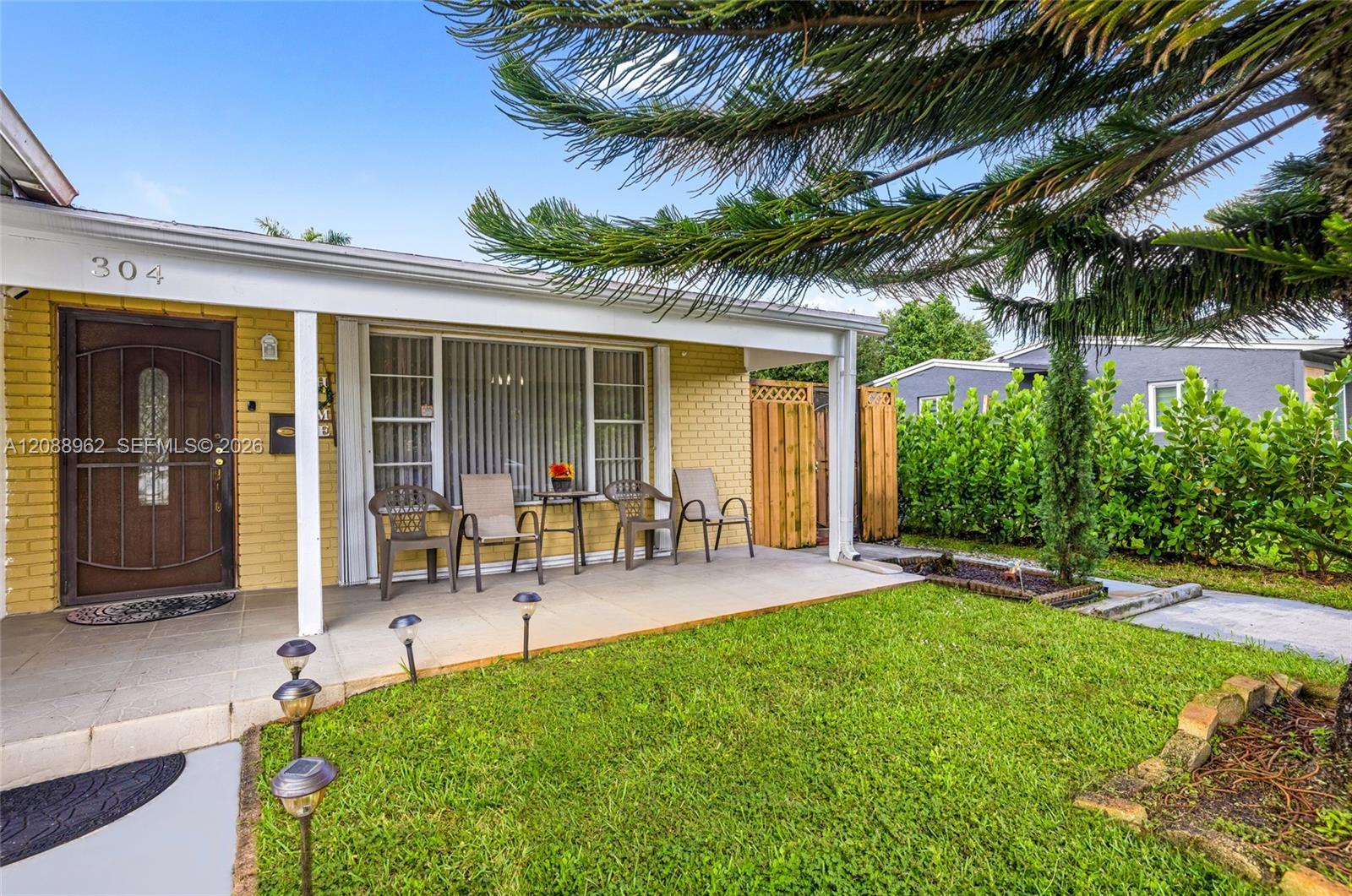 304 SW 68th Ave, Pembroke Pines FL 33023 photo 4