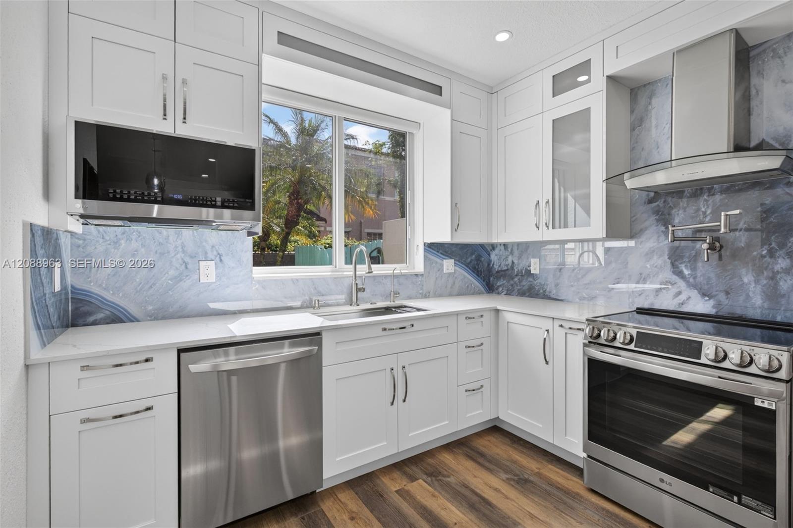 214 Riverwalk Cir, Sunrise FL 33326 photo 2