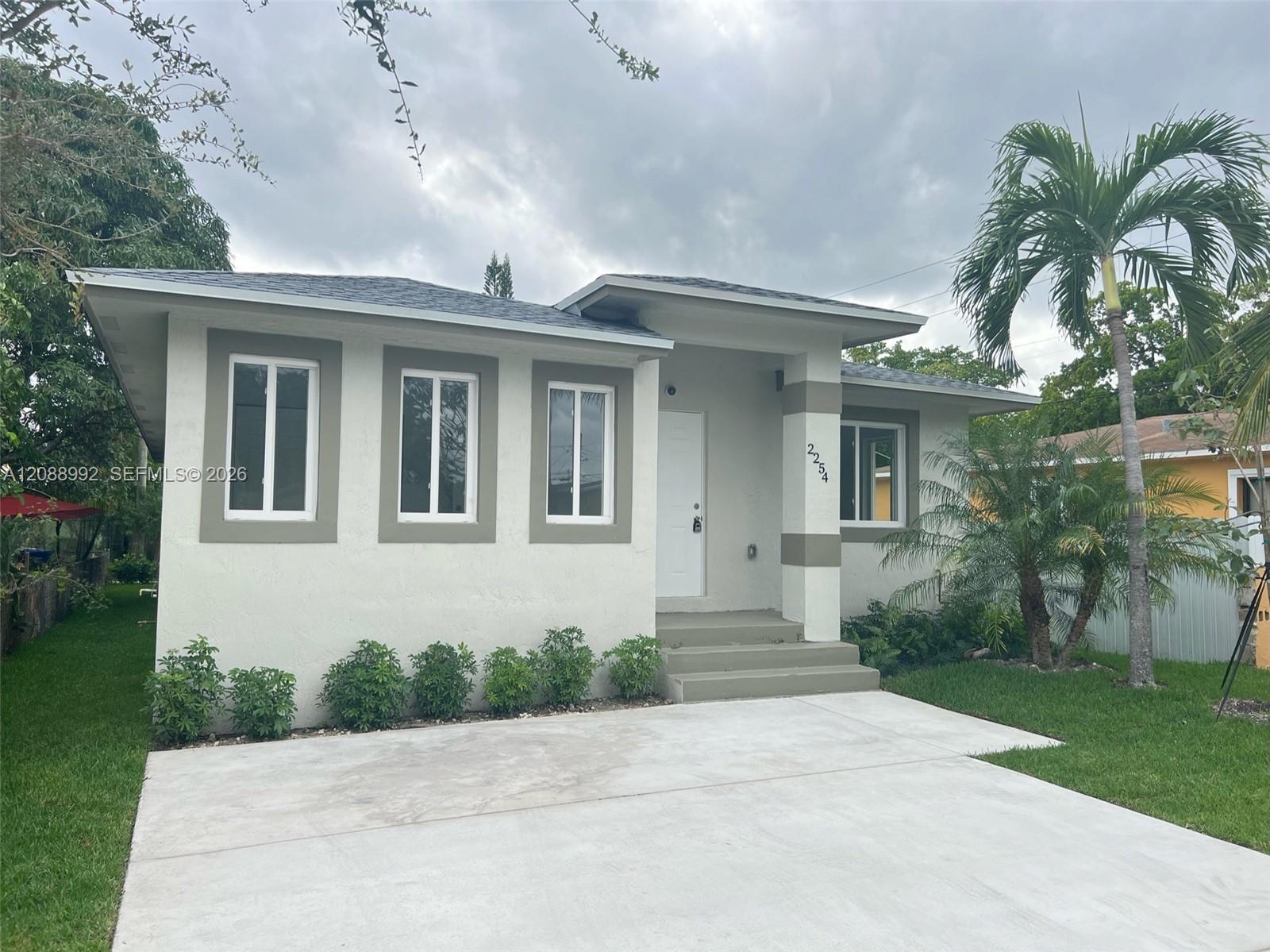 2254 Cody St, Hollywood FL 33020 photo 2