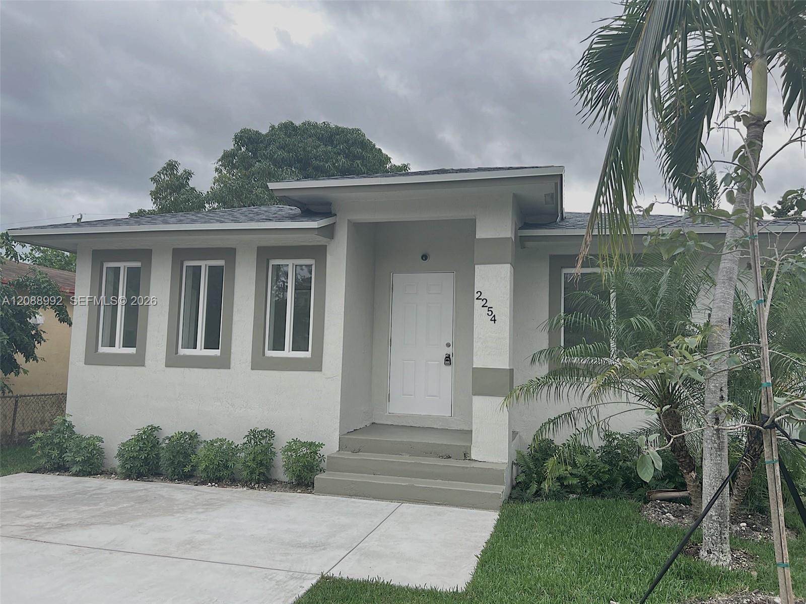 2254 Cody St, Hollywood FL 33020 photo 3