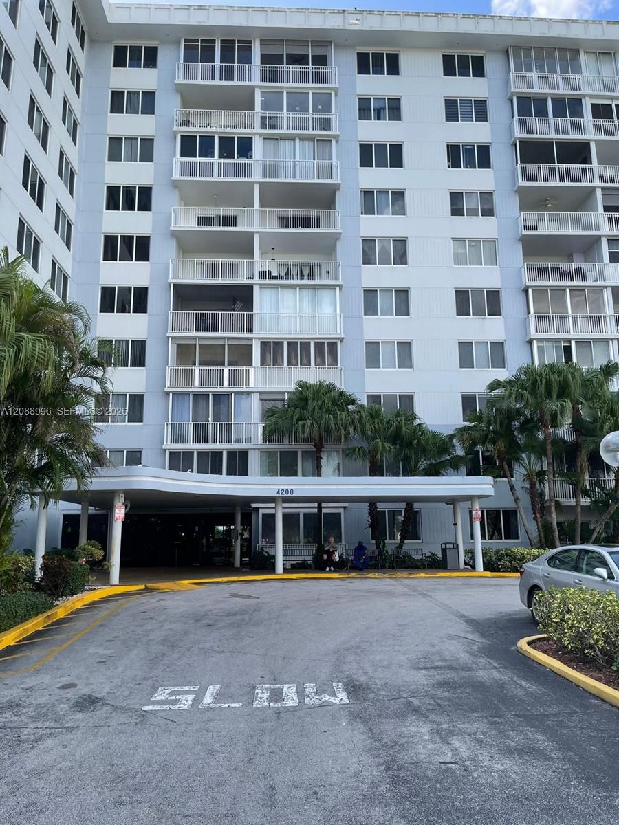4200 Hillcrest Dr # 401, Hollywood FL 33021