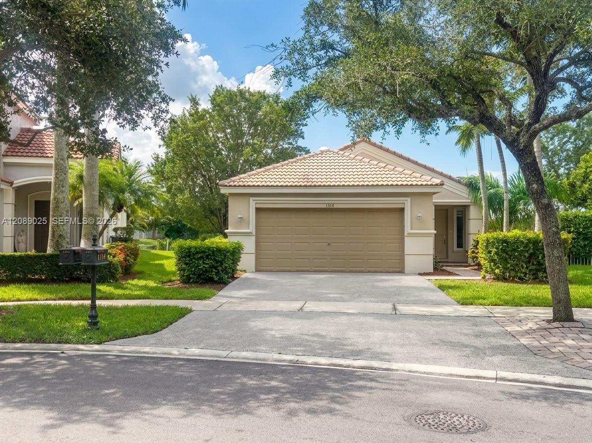 1314 Canary Island Dr, Weston FL 33327
