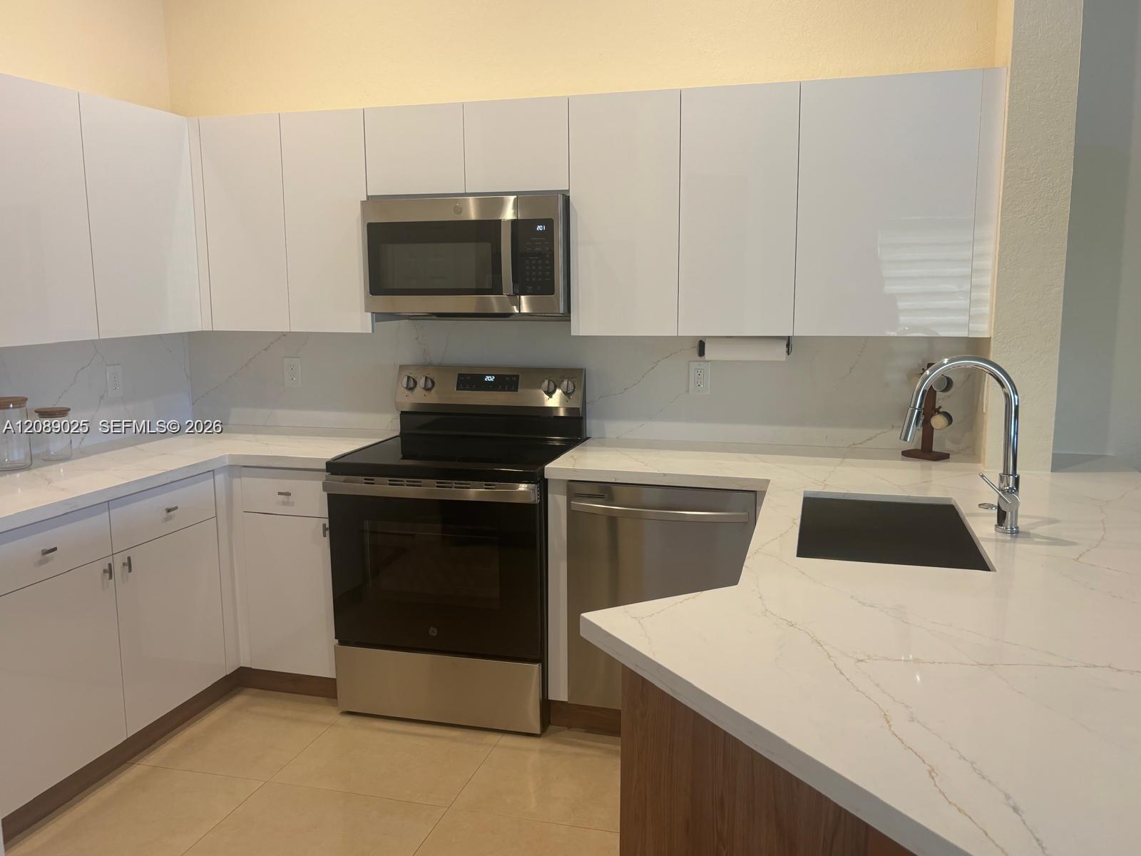 1314 Canary Island Dr, Weston FL 33327 photo 4
