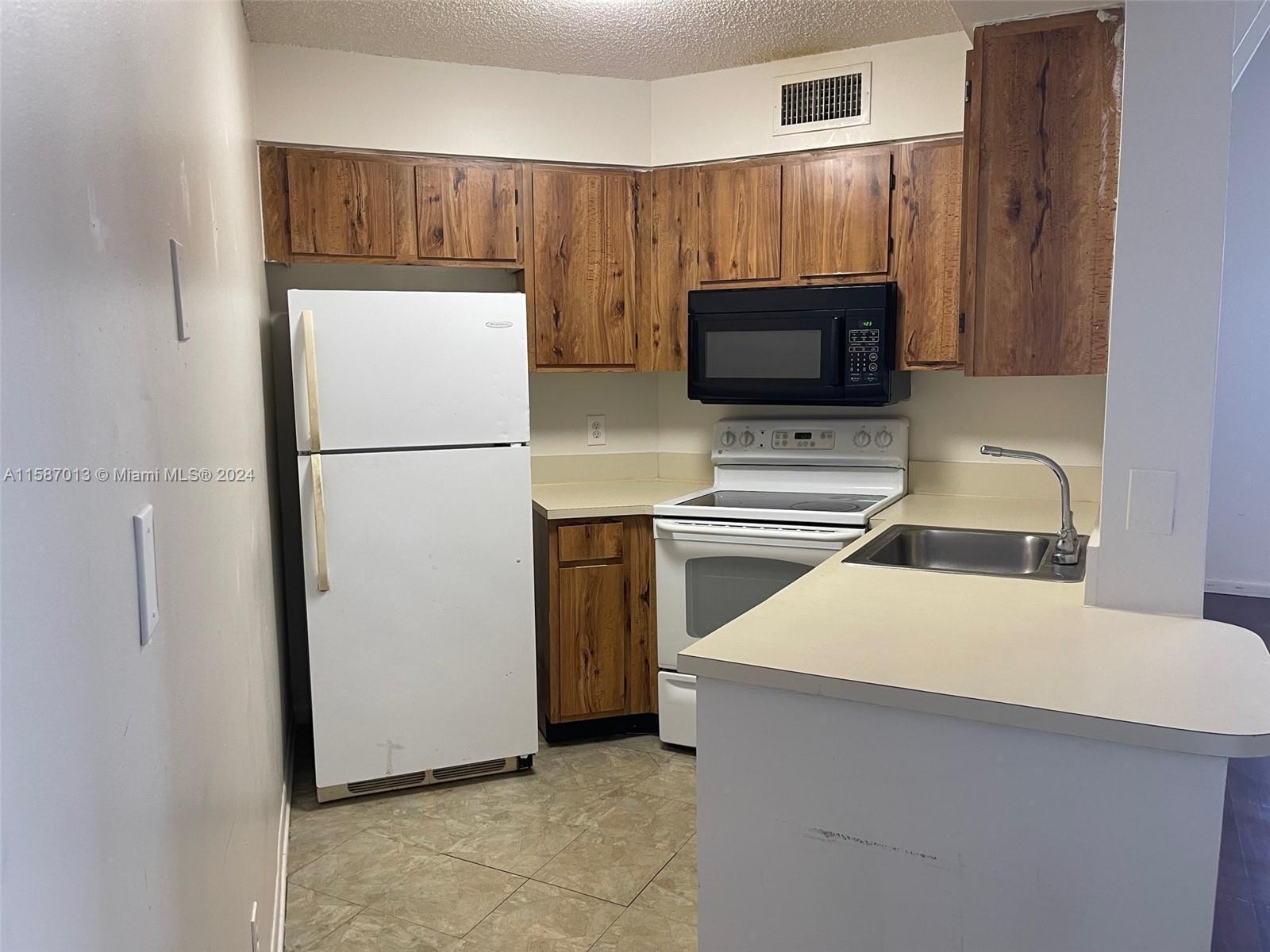 212 Lake Pointe Drive # 313, Oakland Park FL 33309 photo 4
