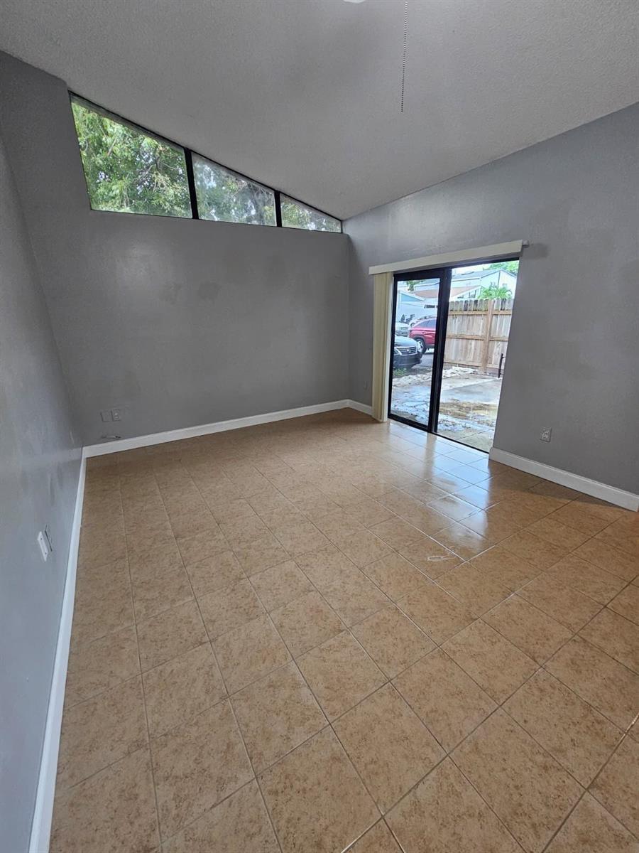 4552 NW 185TH Street, Miami Gardens FL 33055 photo 4