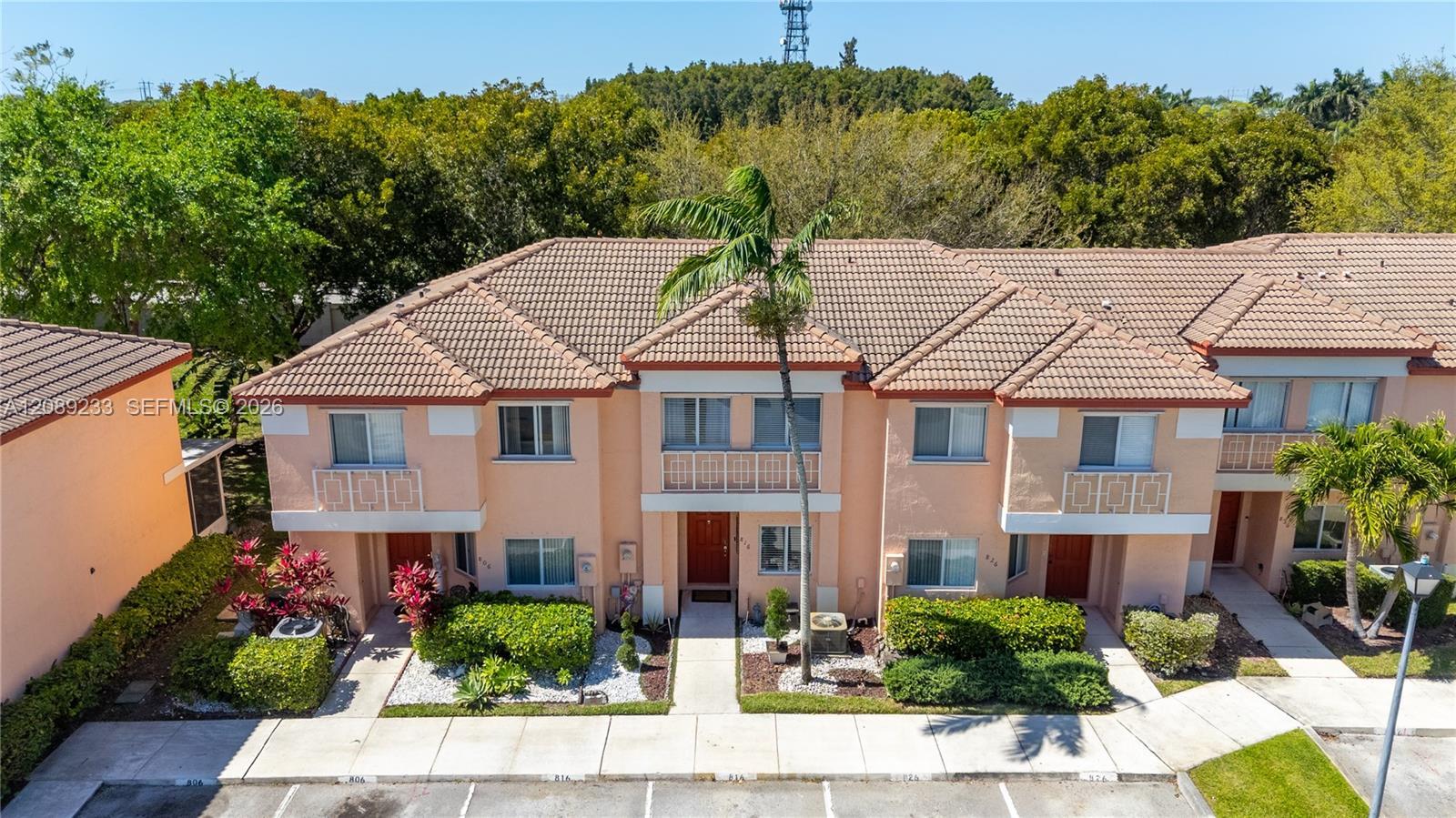 816 NW 208th Way, Pembroke Pines FL 33029