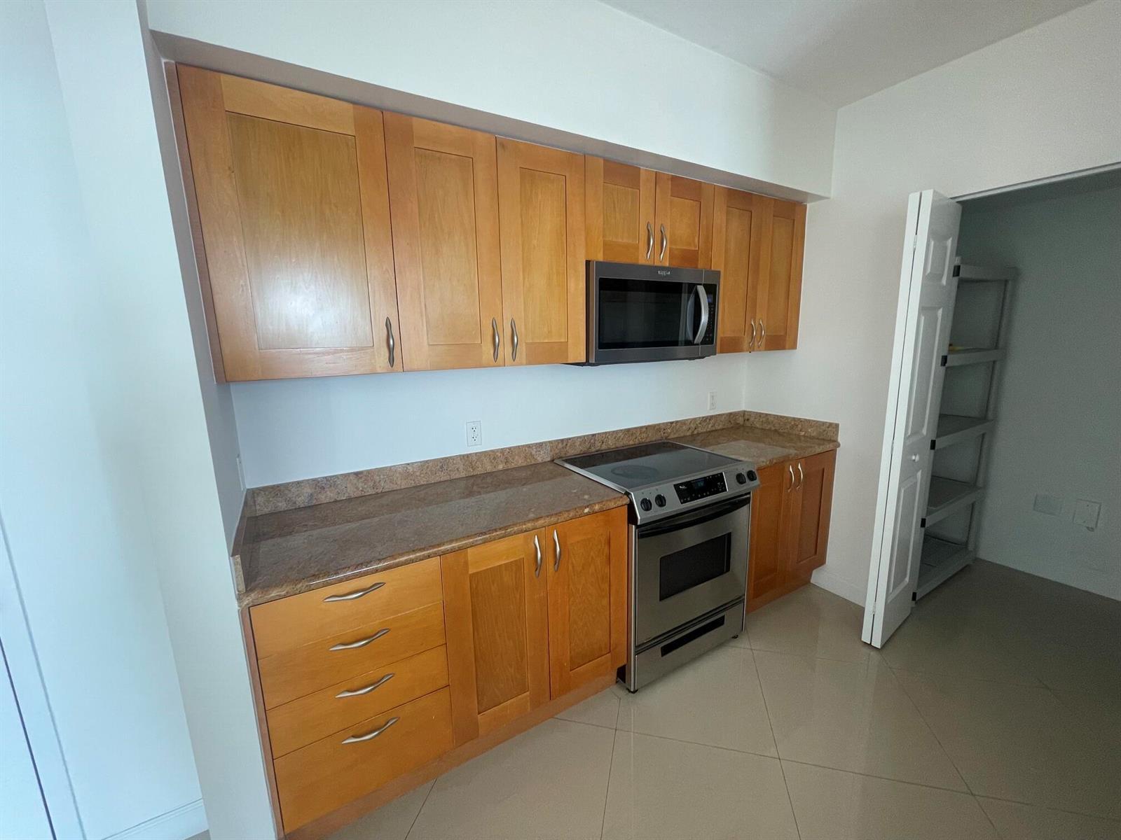 1755 E HALLANDALE BEACH Boulevard # 1005E, Hallandale Beach FL 33009 photo 2