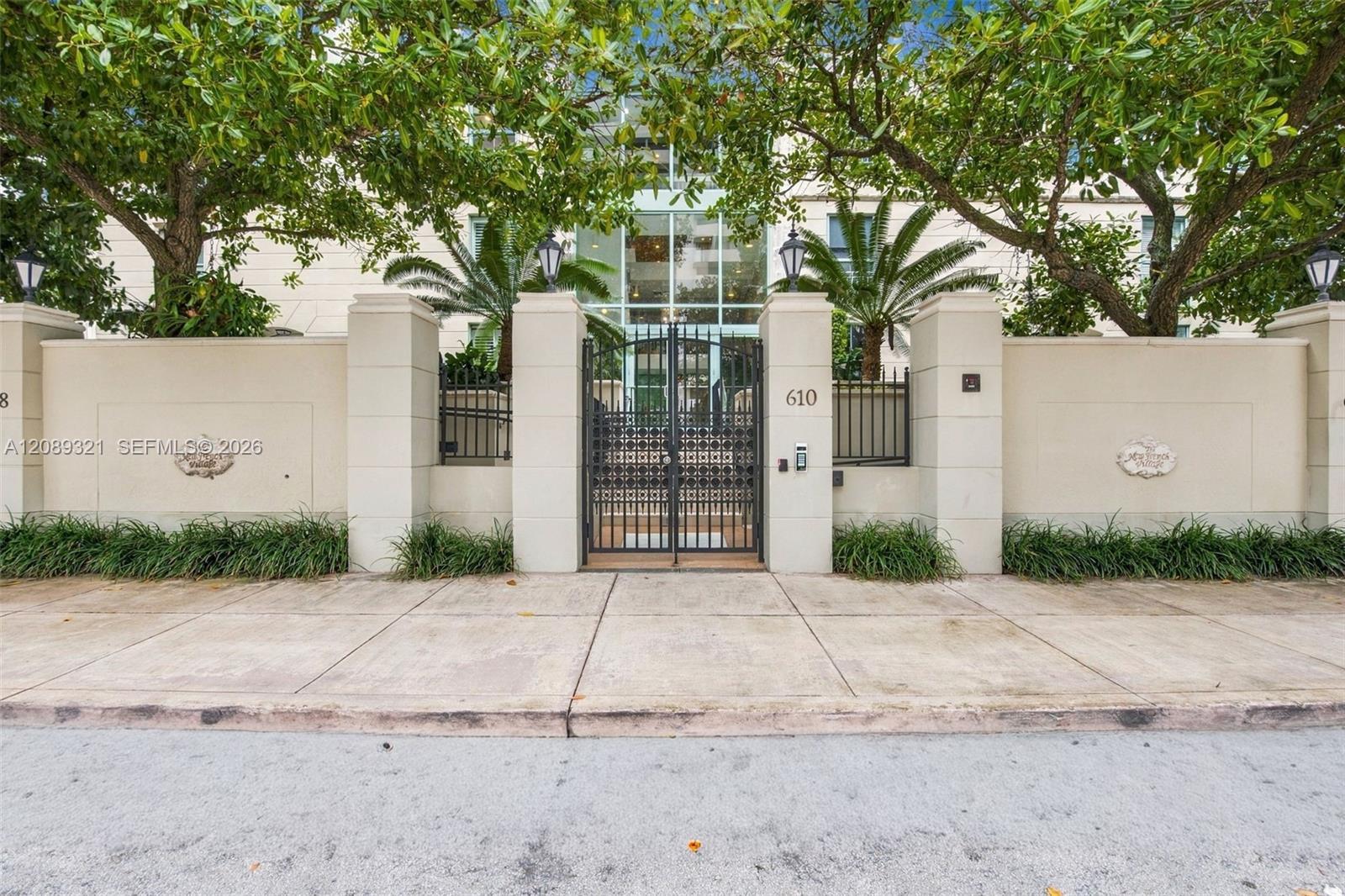 610 Valencia Ave # 502, Coral Gables FL 33134 photo 2