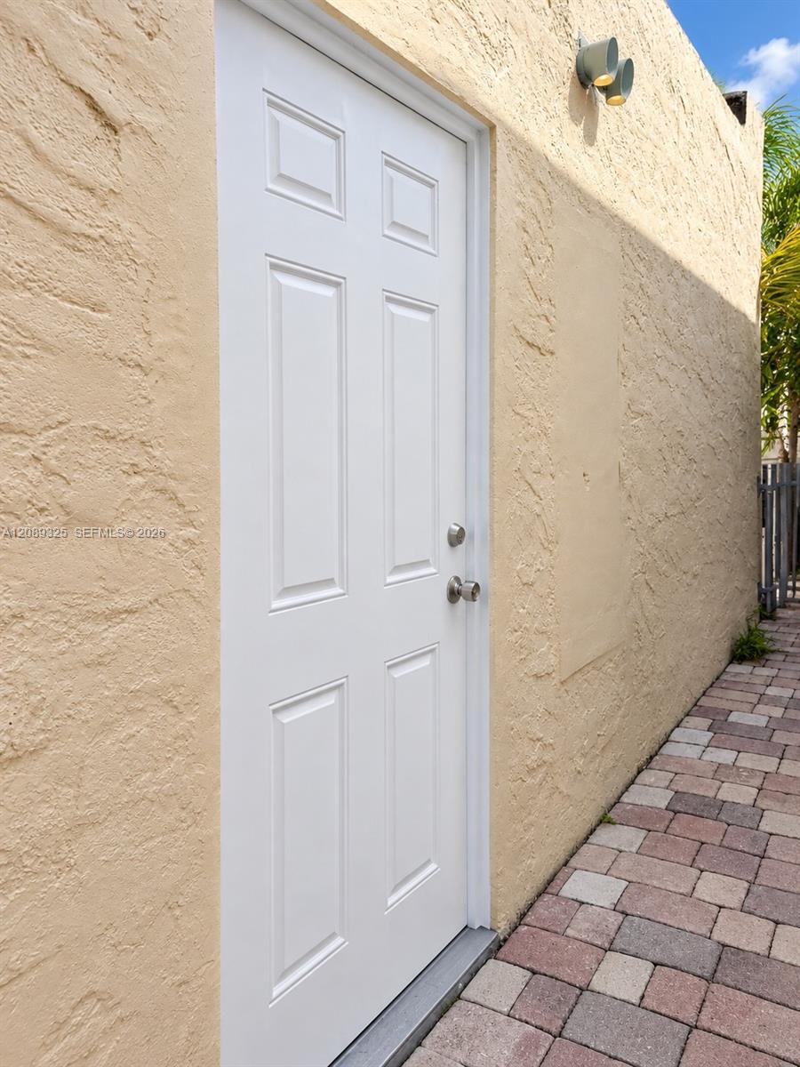 35xx SW 2X # R, Coral Gables FL 33133 photo 4