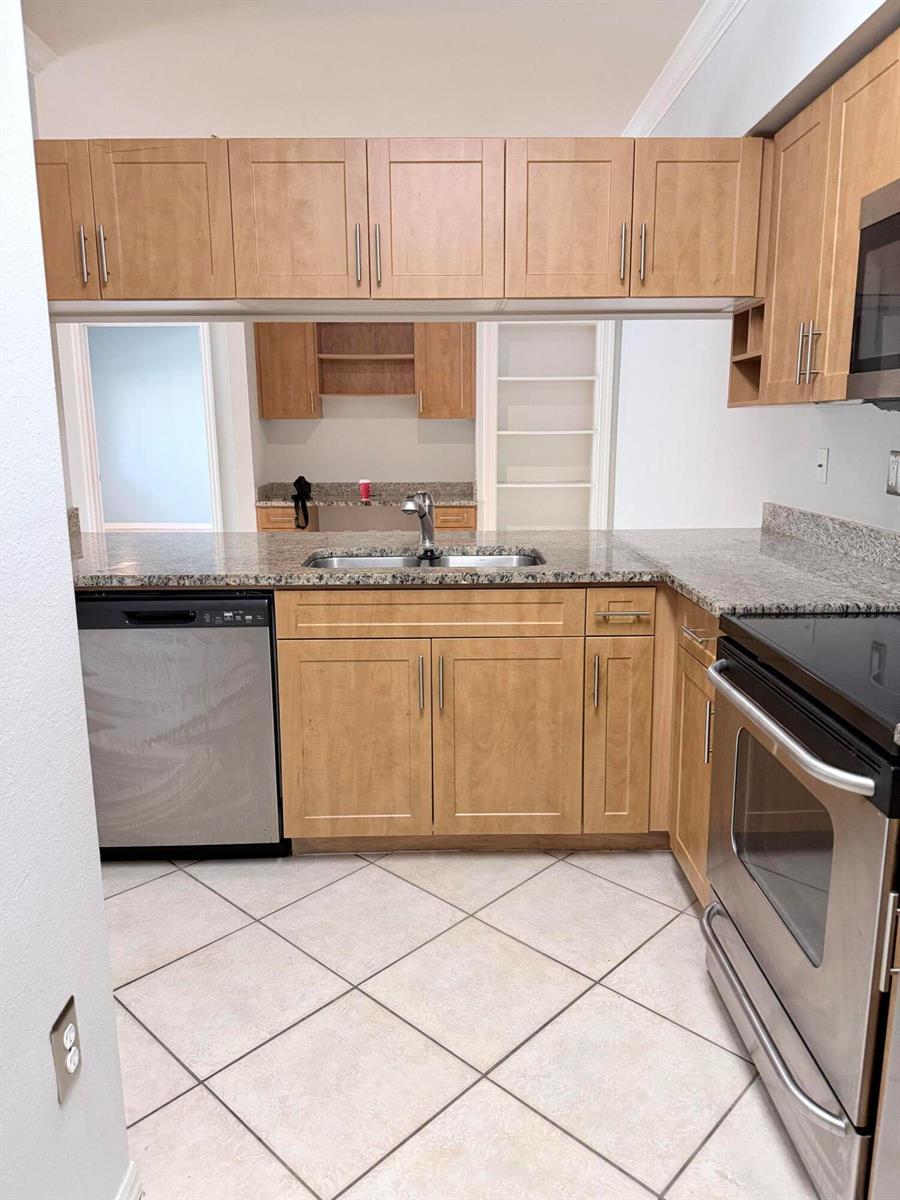 6426 EMERALD DUNES Drive # 205, West Palm Beach FL 33411 photo 3