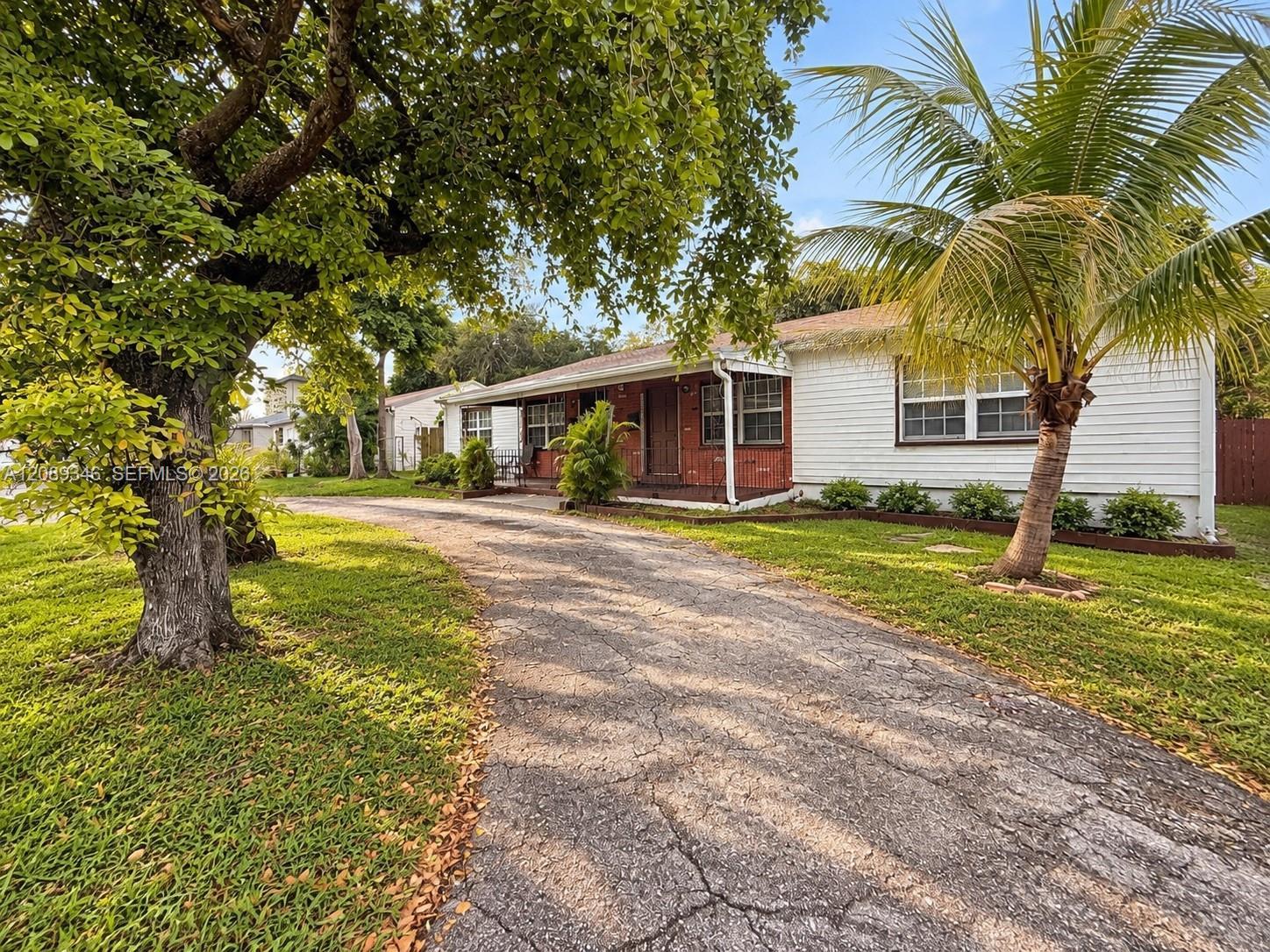 1526 NE 135th St, North Miami FL 33161 photo 3