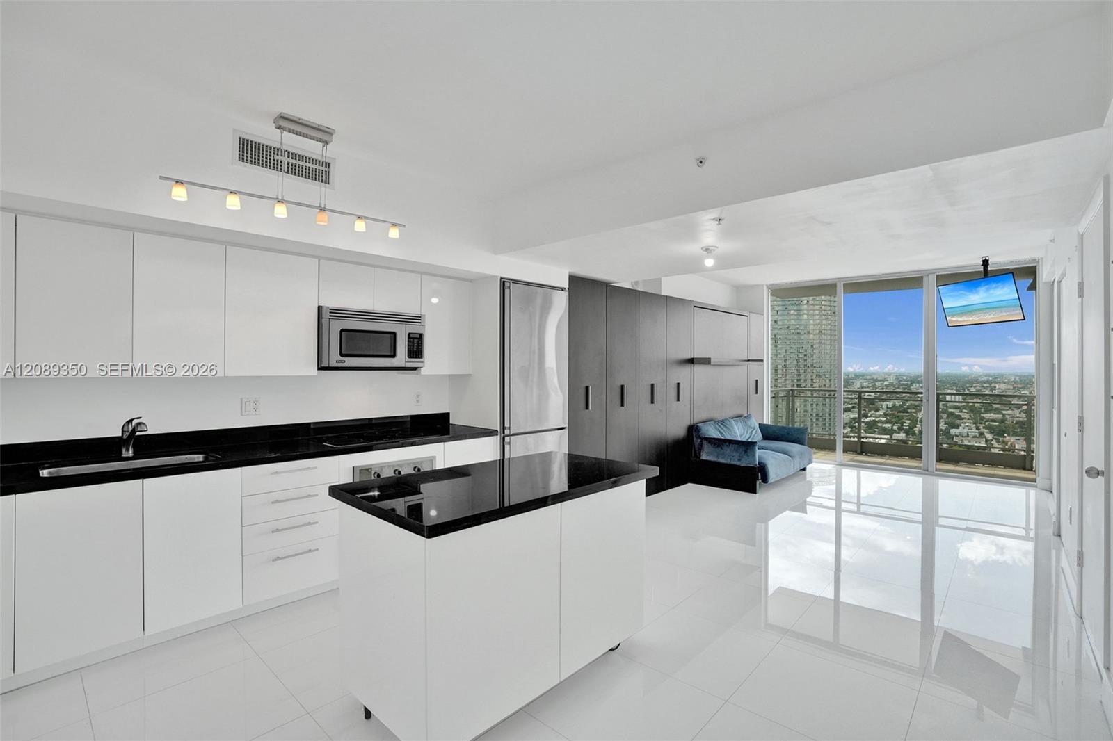 92 SW 3rd St # 4109, Miami FL 33130 photo 2