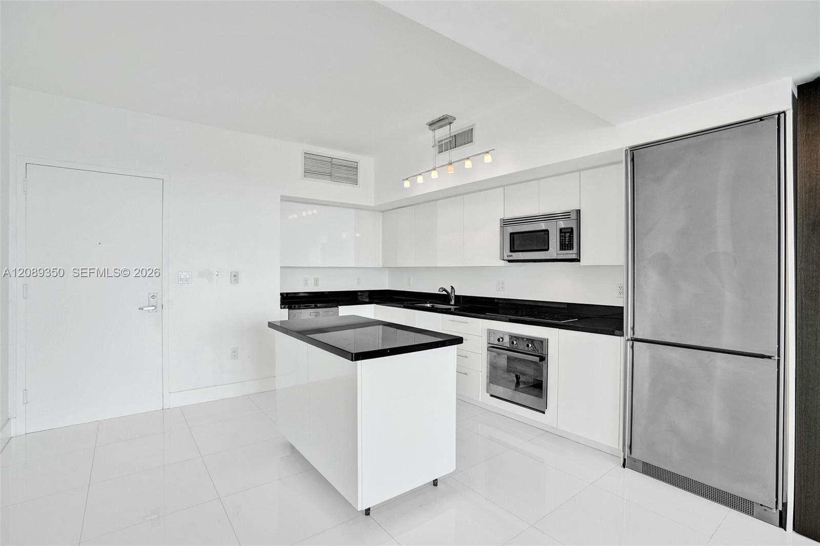 92 SW 3rd St # 4109, Miami FL 33130 photo 3
